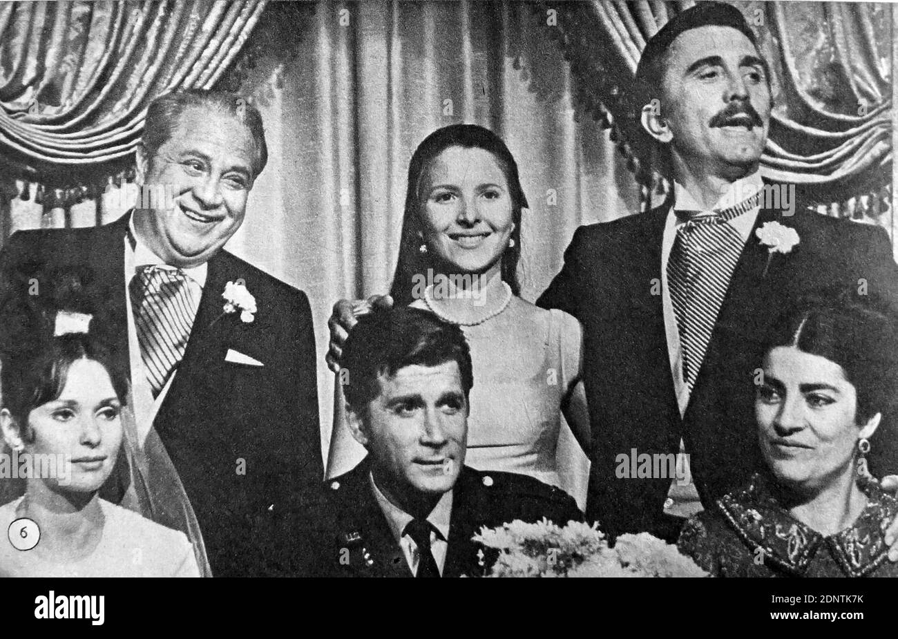 Film encore de 'The Brotherhood'. Photo : Alex Cord, Susan Strasberg, Irene Papas, Kirk Douglas, Connie Scott et Luther Adler. Banque D'Images