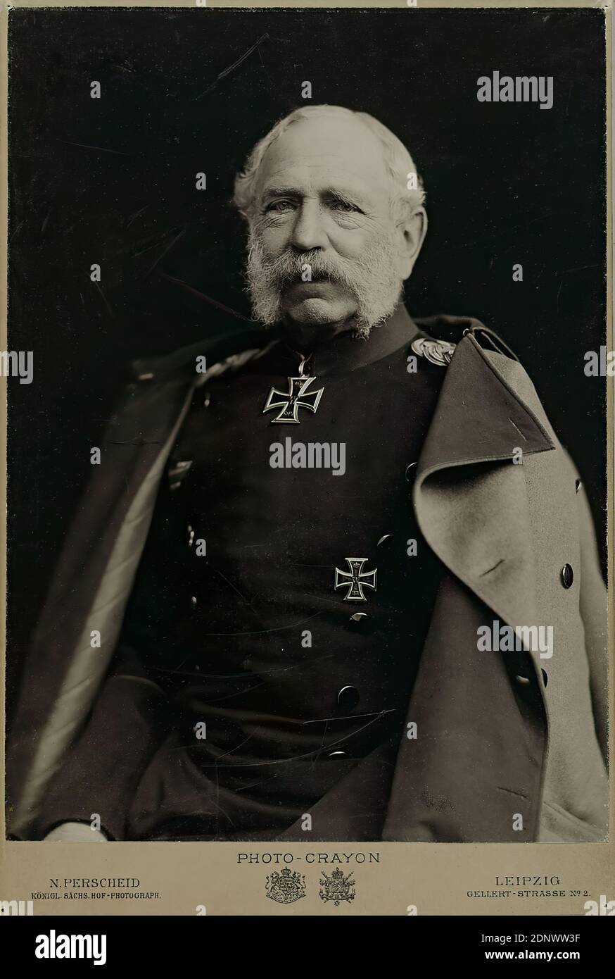 Nicola Perscheid, Roi Albert de Saxe, Staatliche Landesbildstelle Hamburg, collection sur l'histoire de la photographie, papier de gélatine d'argent, processus positif noir et blanc, taille de l'image: Hauteur: 22.50 cm; largeur: 16.20 cm, inscrit: Recto et sur le carton: Typographique imprimé: N. PERSCHEID, KÖNIGL. AXE. PHOTO À CHAUD, PHOT-CRAYON, LEIPZIG, GELLERT-STRASSE NO Banque D'Images