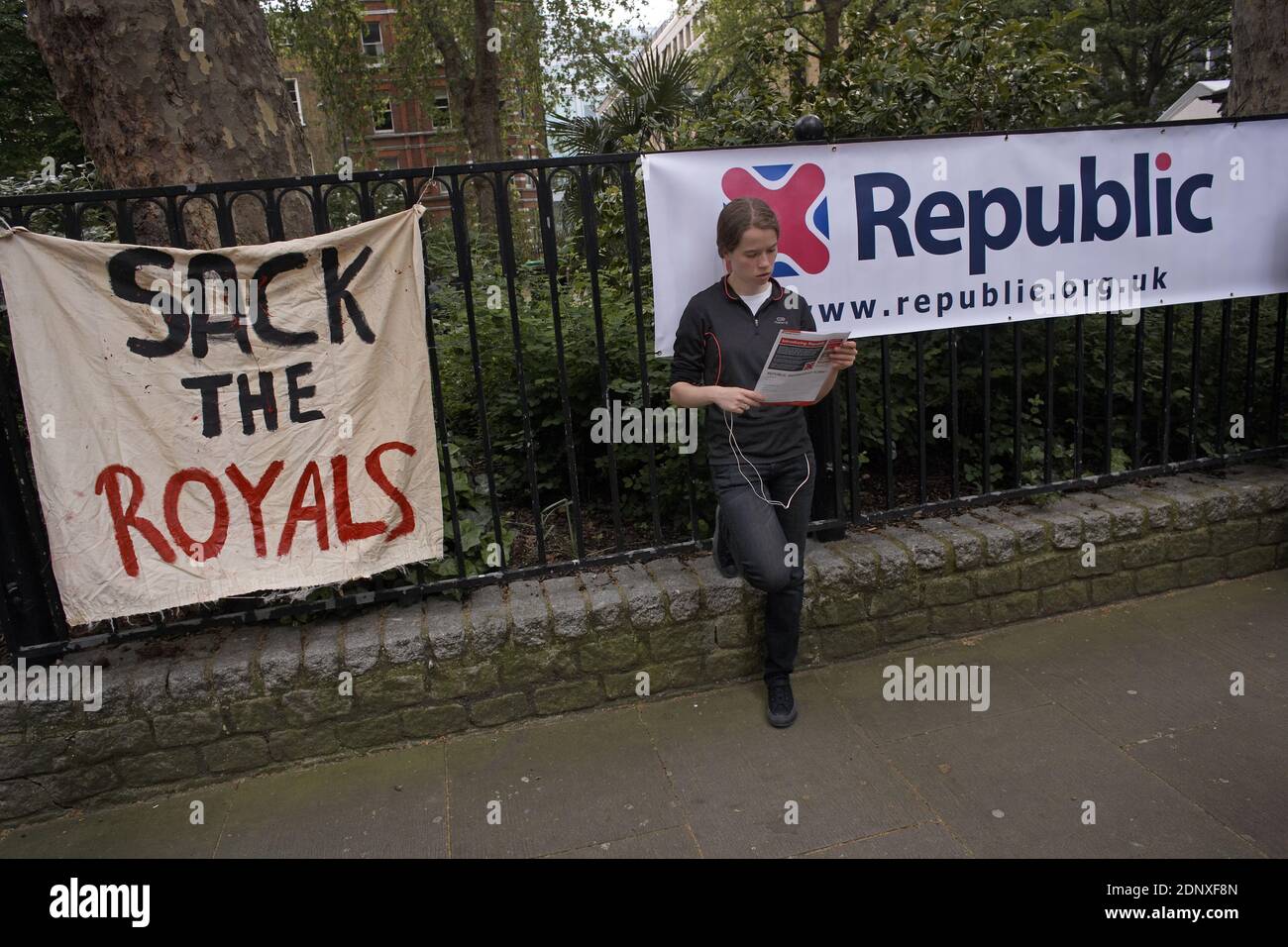 Royal Wedding manifestants à Soho Square, Londres, 29-04-2011/UK / Londres/UK Banque D'Images