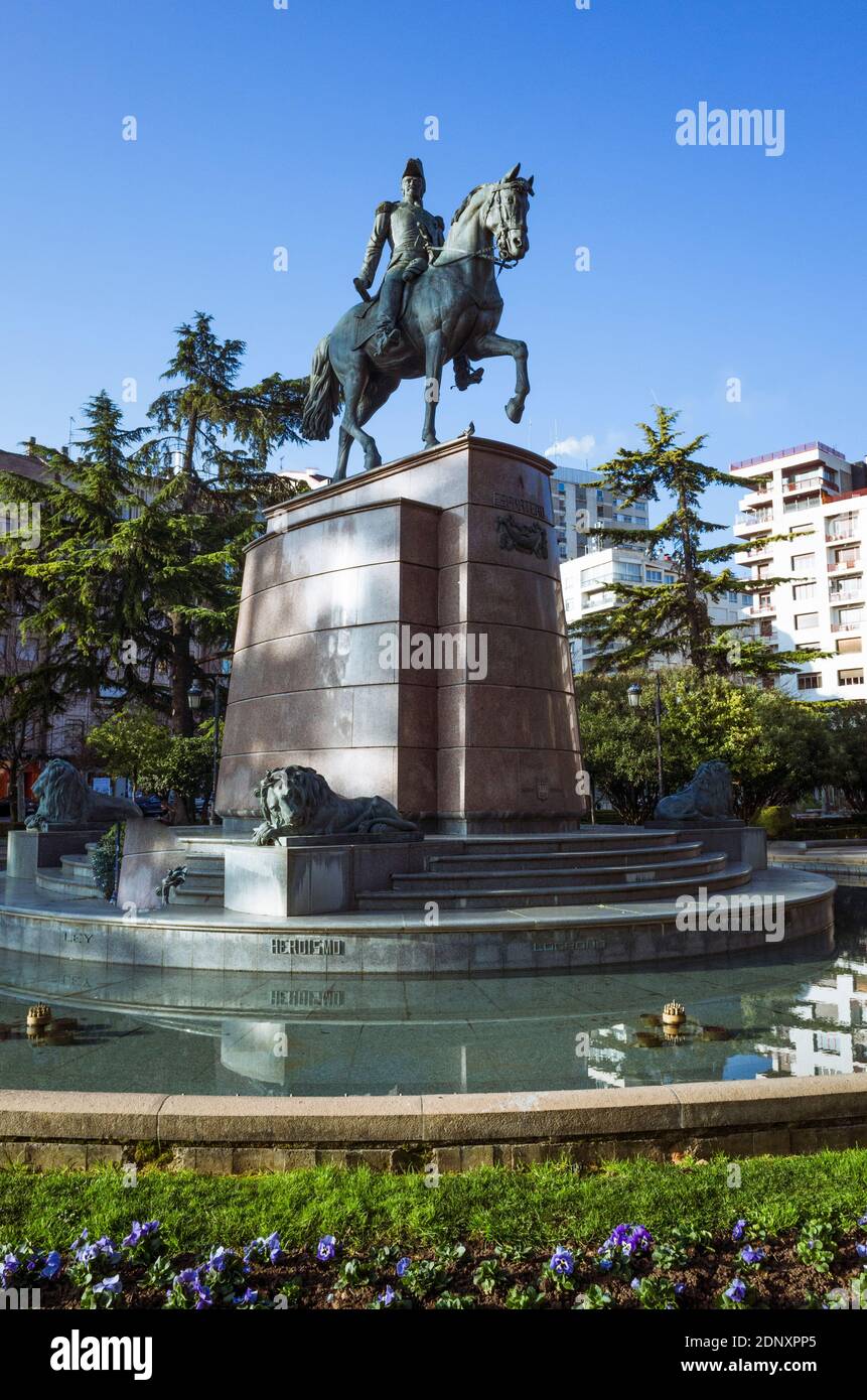 Logroño, La Rioja, Espagne - Février 15th, 2019 : statue équestre du général Espartero conçu par Francisco de Luis y Tomás et inauguré en 1895 Banque D'Images