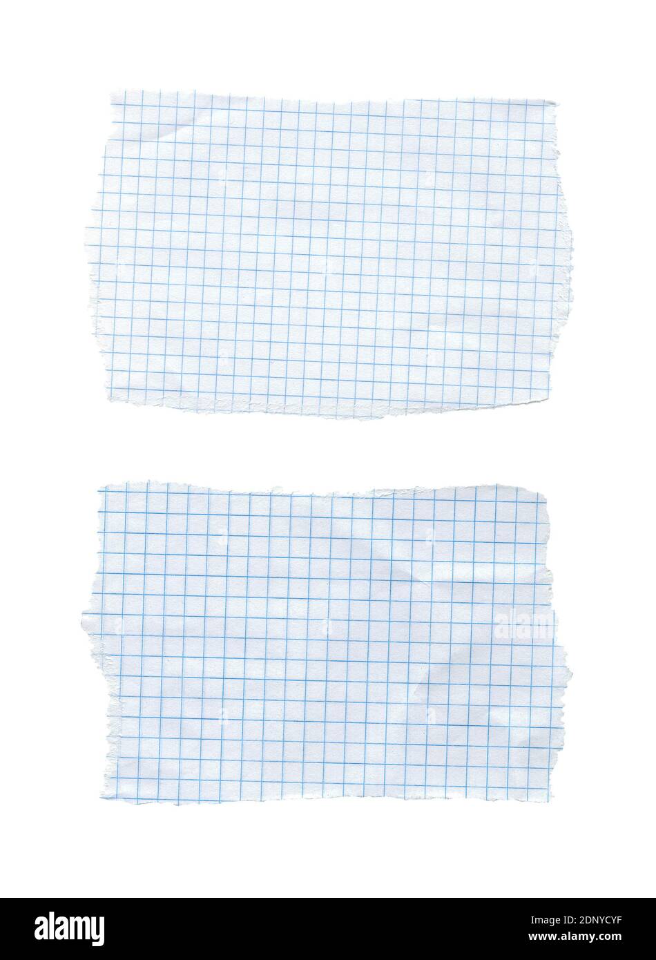 Feuilles de papier à carreaux déchirées mathématiques isolées sur fond blanc Banque D'Images