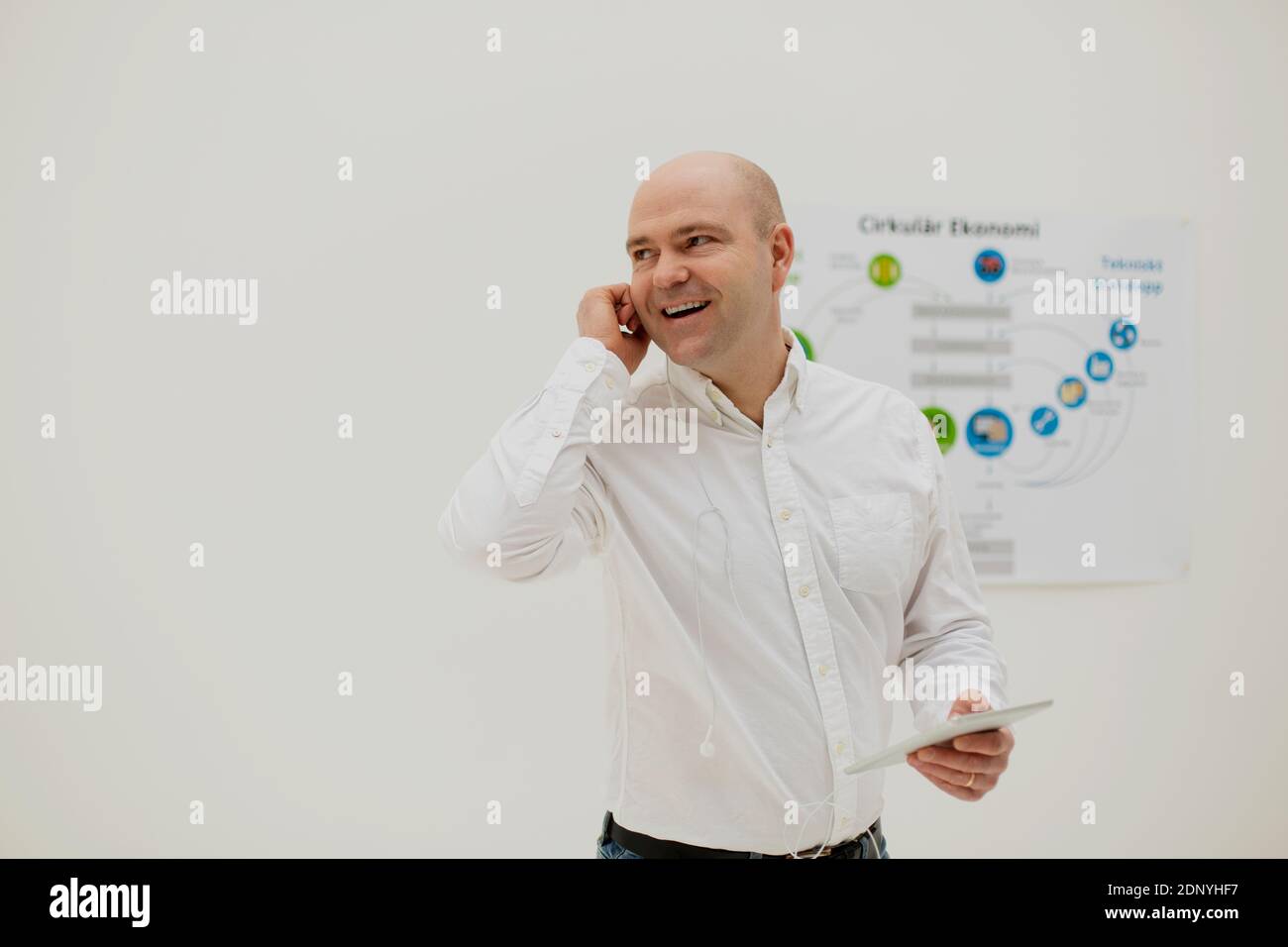 Smiling businessman on the phone Banque D'Images