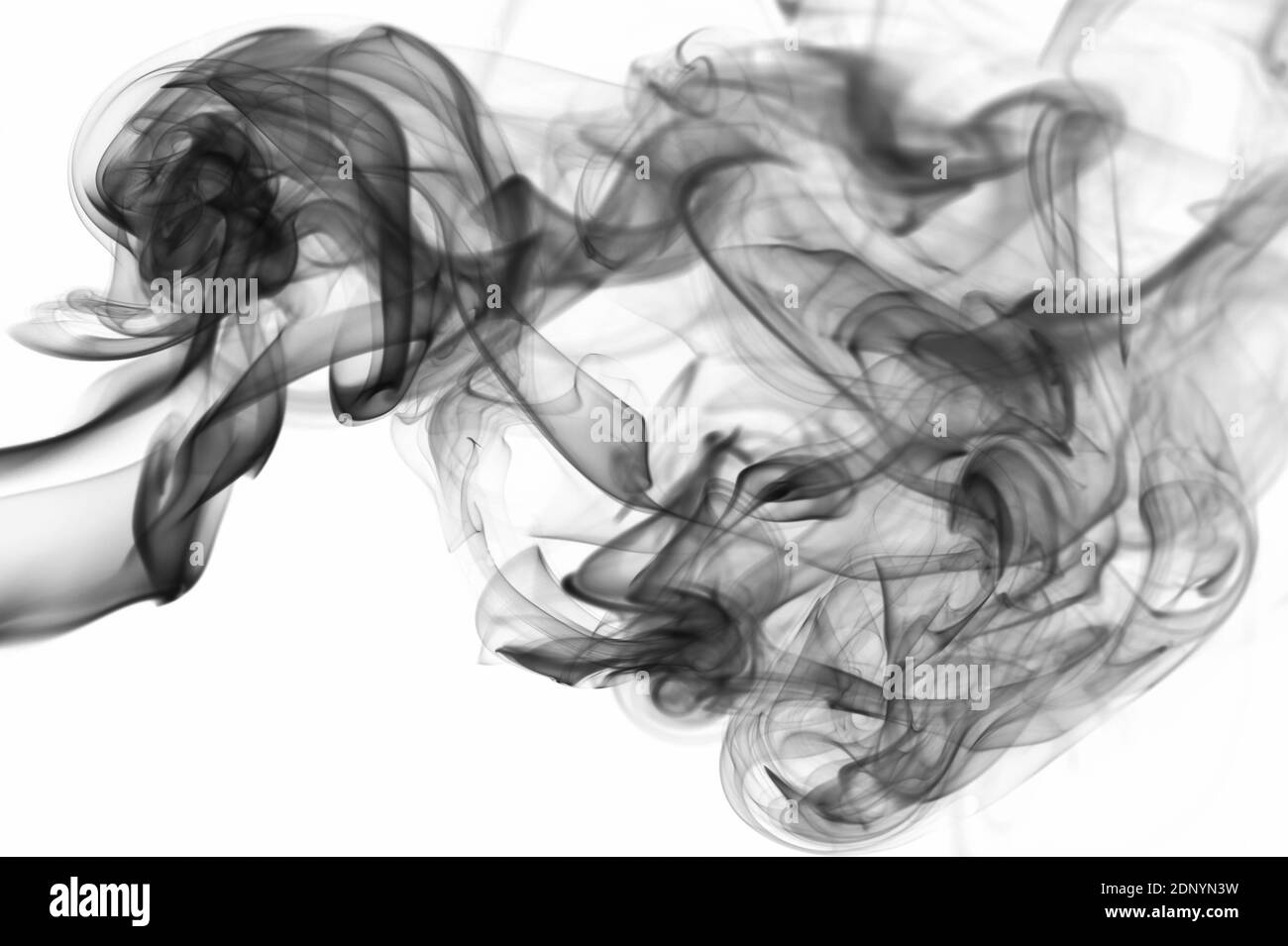 Fond de vague de fumée gris mystère isolé sur blanc Banque D'Images