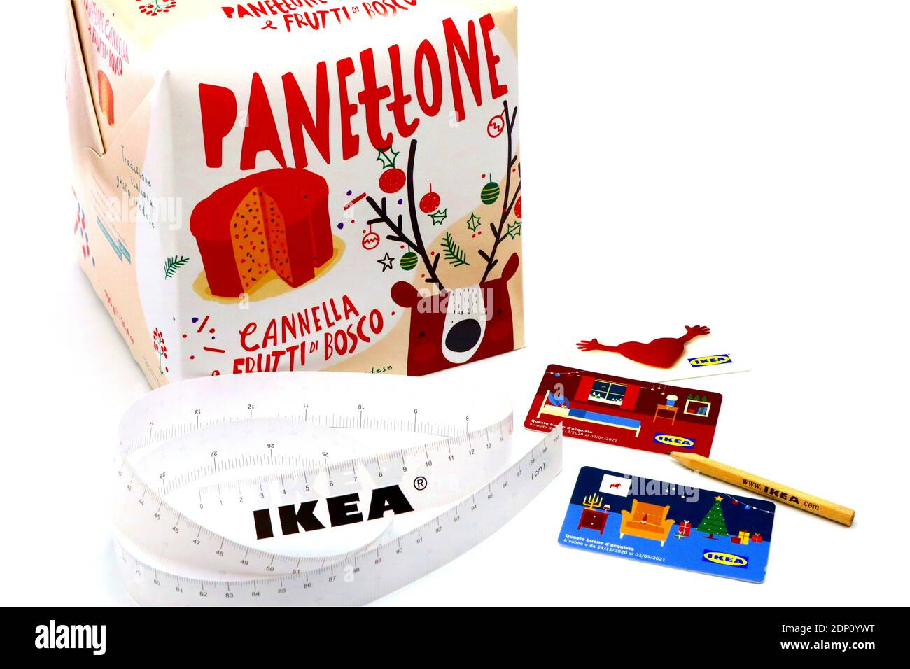 Ikea Panettone Gateau Traditionnel A La Cannelle Et Aux Baies Ikea Est Le Plus Grand Detaillant De Meubles Au Monde Et Vend Des Meubles Prets A Assembler Photo Stock Alamy