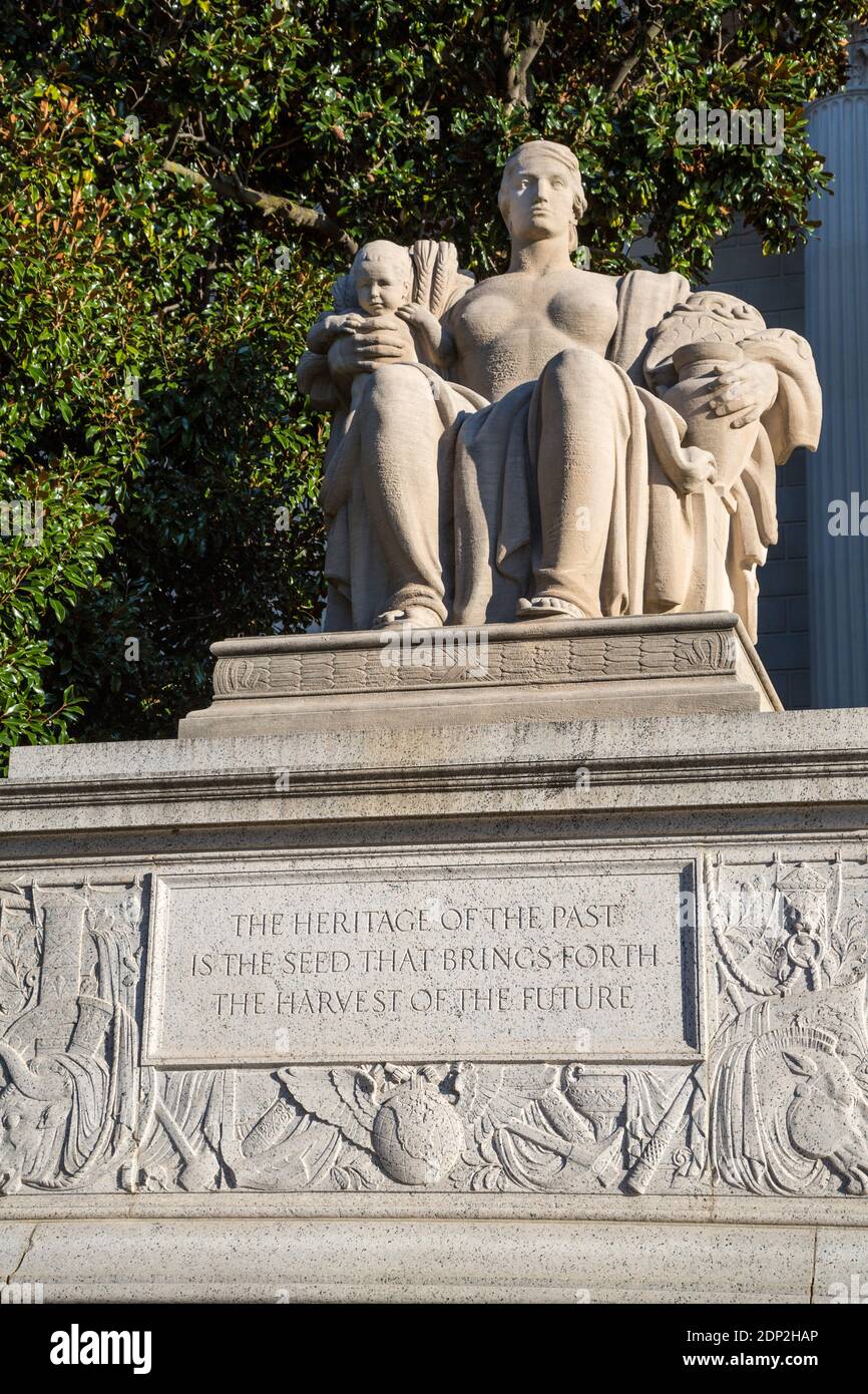 Statue du patrimoine, Archives nationales, Washington DC, États-Unis. Sculpteur James Earle Fraser. Banque D'Images
