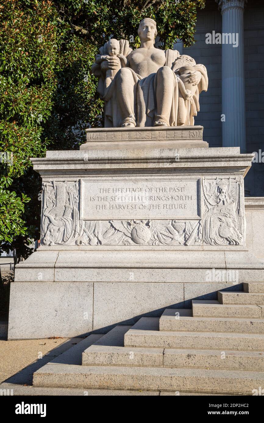Statue du patrimoine, Archives nationales, Washington DC, États-Unis. Sculpteur James Earle Fraser. Banque D'Images