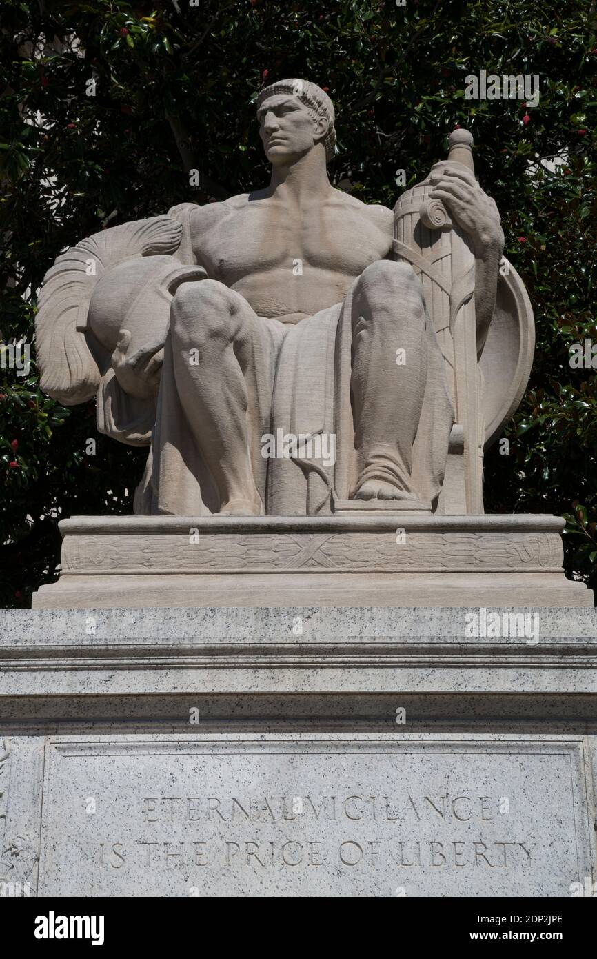 Statue de tutelle, Archives nationales, Washington DC, États-Unis. Sculpteur James Earle Fraser. La vigilance éternelle est le prix de la liberté. Banque D'Images