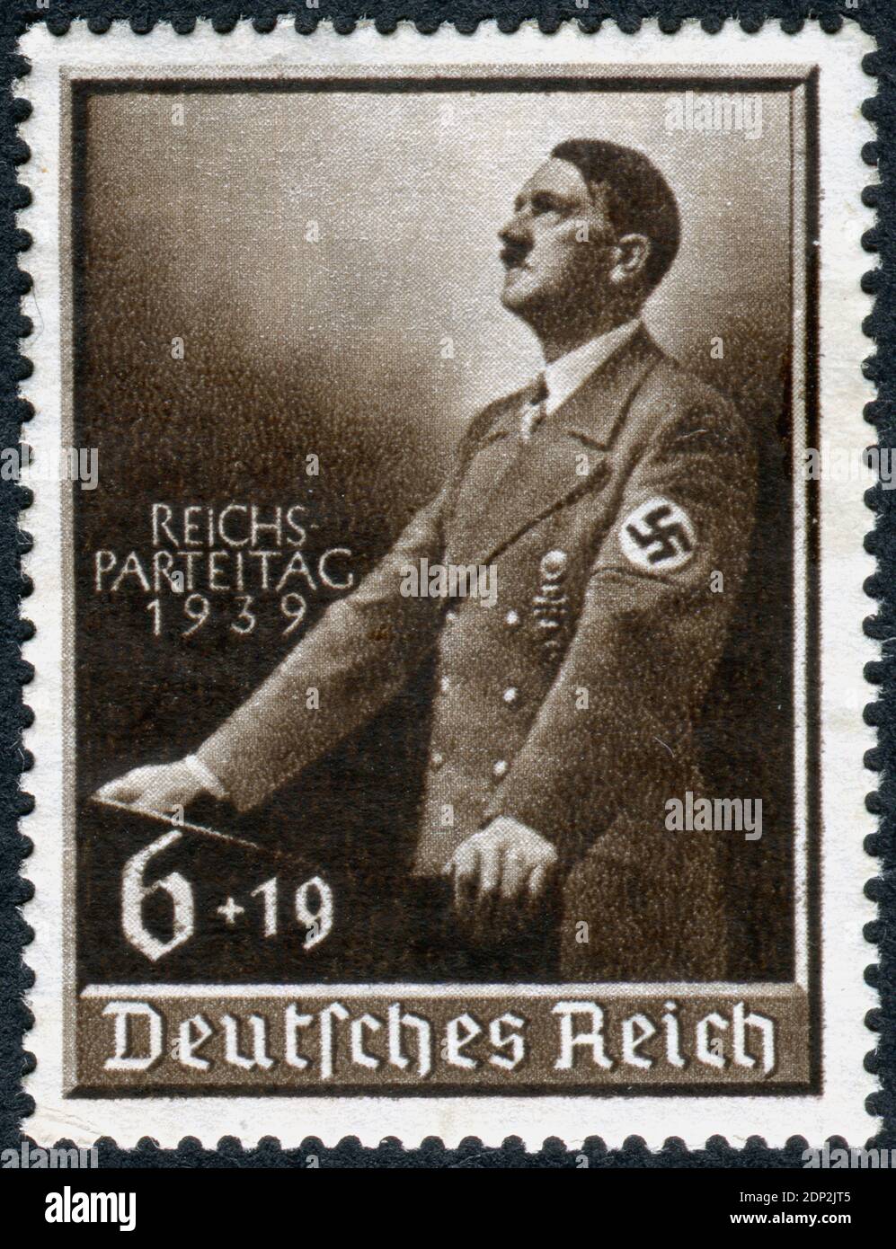 ALLEMAGNE - VERS 1939: Timbre imprimé en Allemagne, montre Adolf Hitler pour le lectern et dédié à la fête du Parti nazi. Adolf Hitler - politicien allemand, dirigeant (Fuehrer) d'Allemagne et du Parti nazi, vers 1939 Banque D'Images