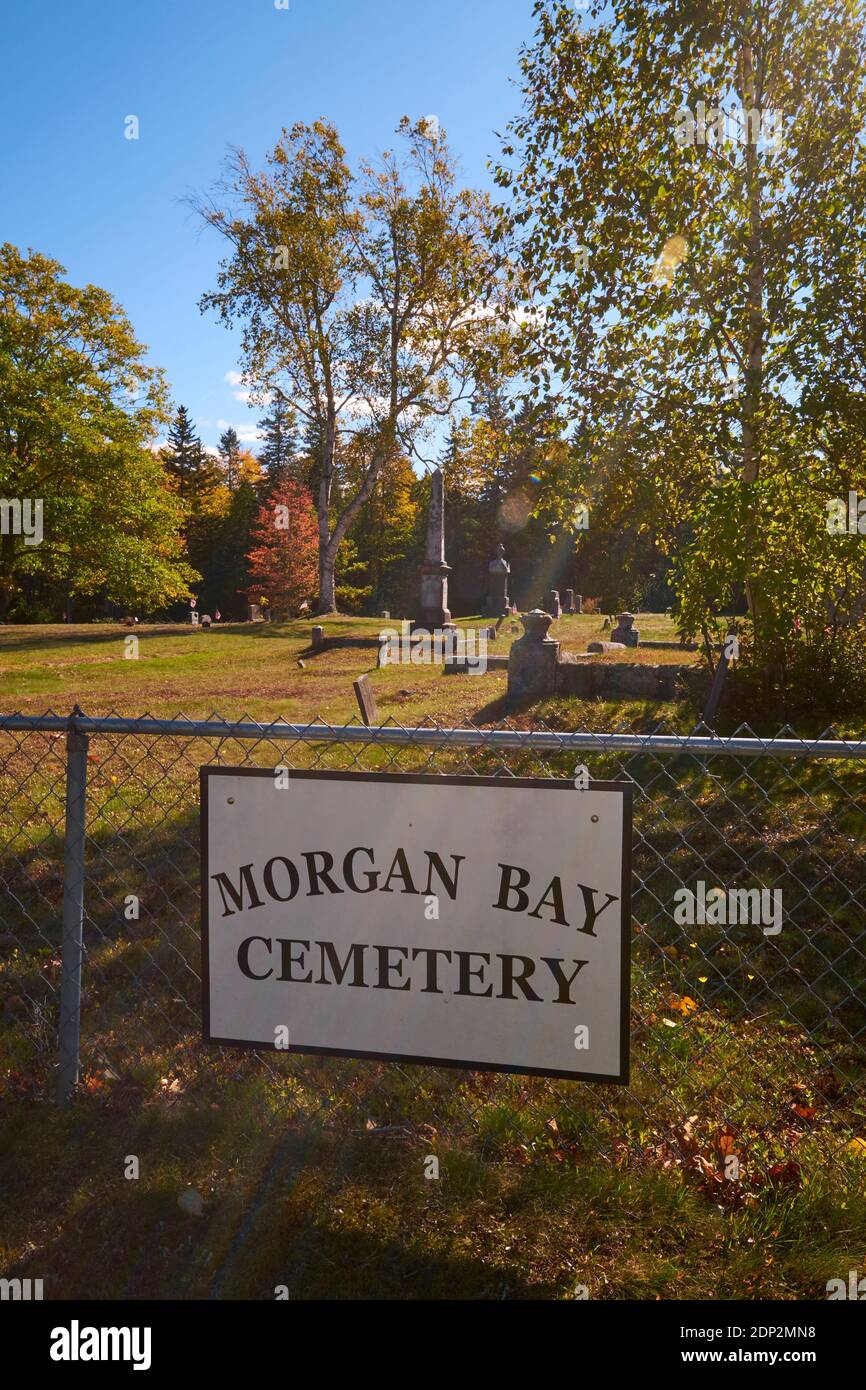 Le panneau d'entrée du petit cimetière rural de Country Bay