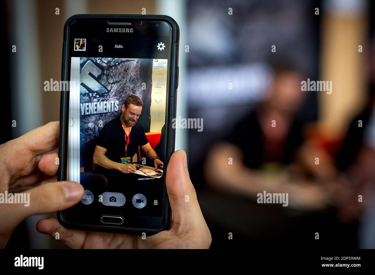 L'acteur AMÉRICAIN Michael Shanks rencontre des fans lors du salon de Toulouse à Toulouse, France, le 5 avril 2015. Photo de Bernard-Marie/ABACAPRESS;COM Banque D'Images