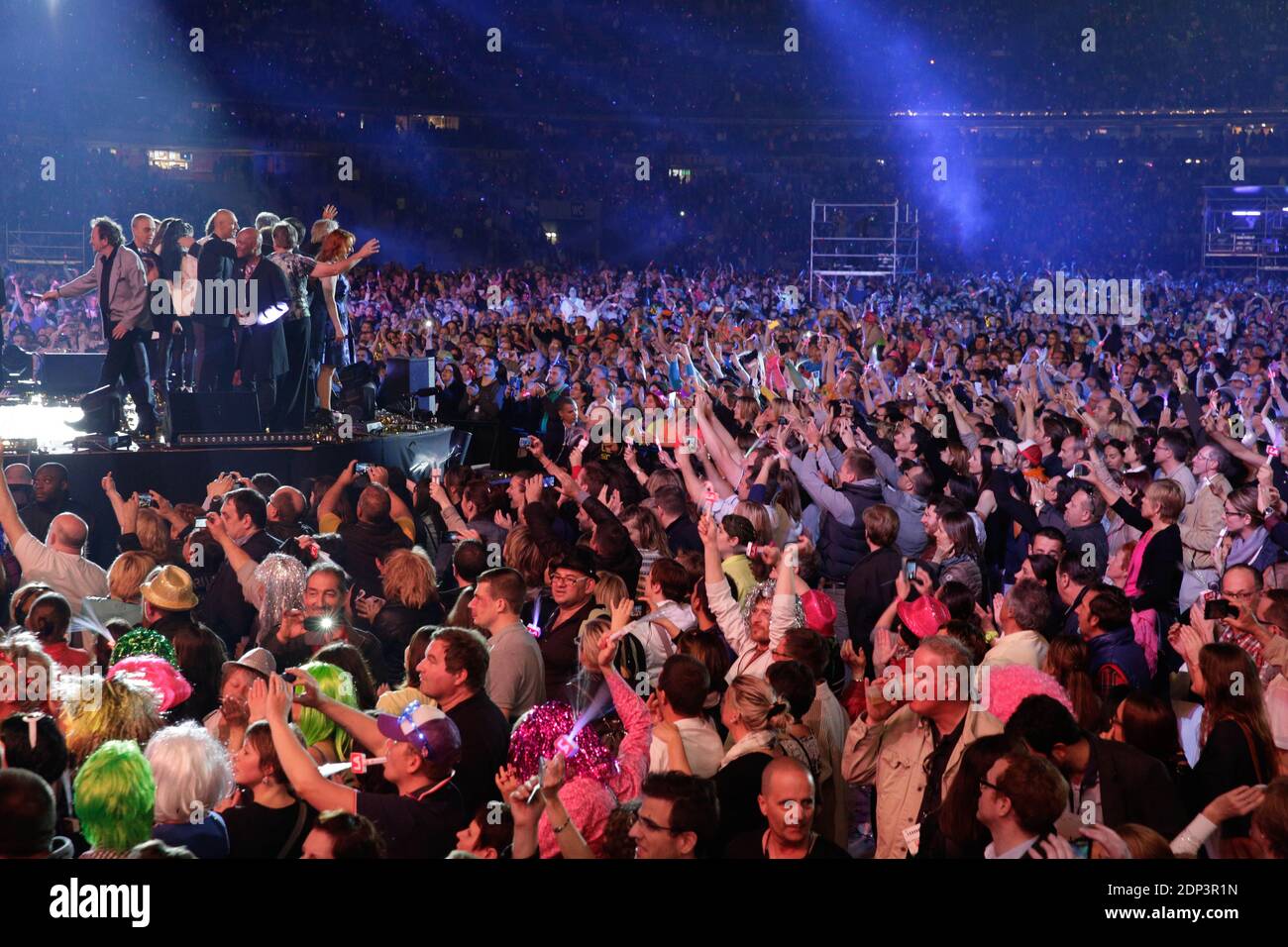 Exclusif ambiance dans les coulisses du concert Stars 80 au Stade de France pres de Paris France le 09 mai 2015. Photo de Jerome Domine ABACAPRESS.COM Photo Stock Alamy