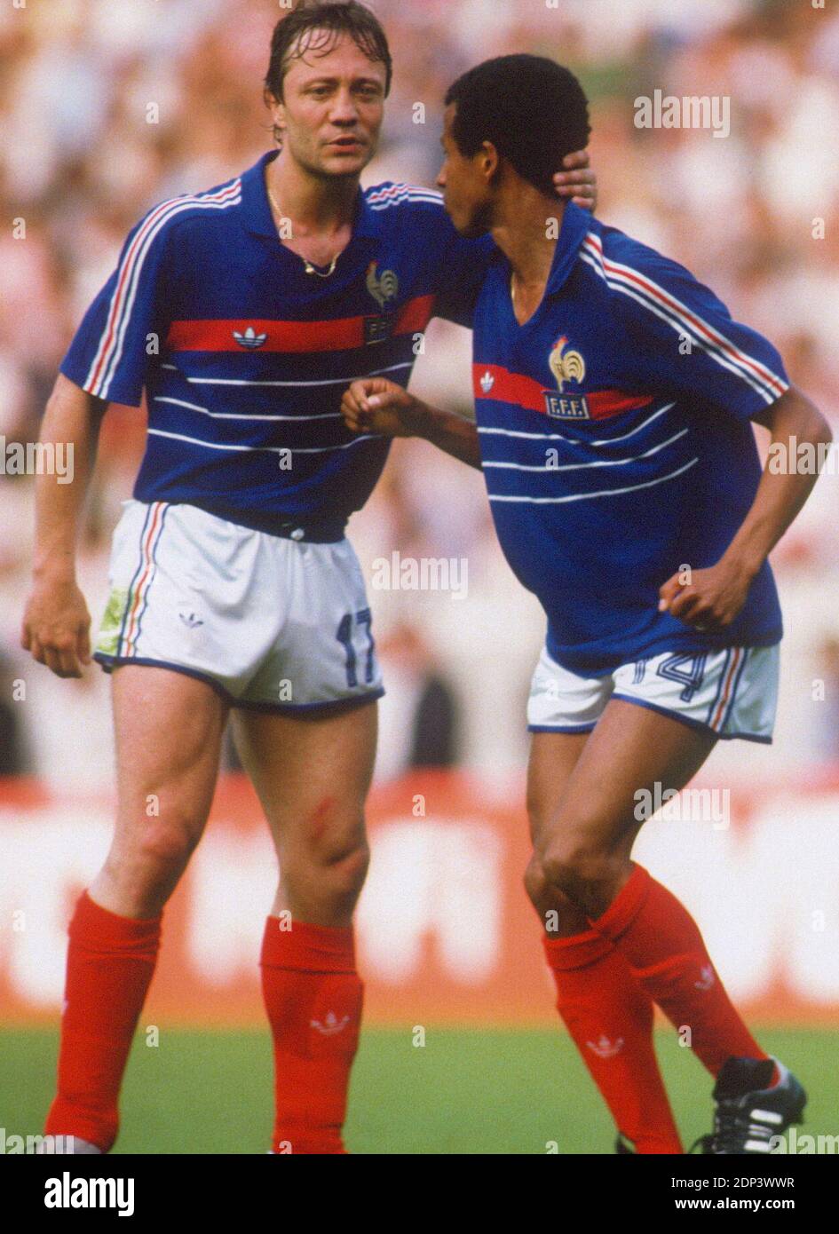 Bernard Lacombe et Jean Tigana en France lors de la finale du match de  football EURO 1984 de l'UEFA, France contre Espagne au Parc des Princes à  Paris, France, le 27 juin