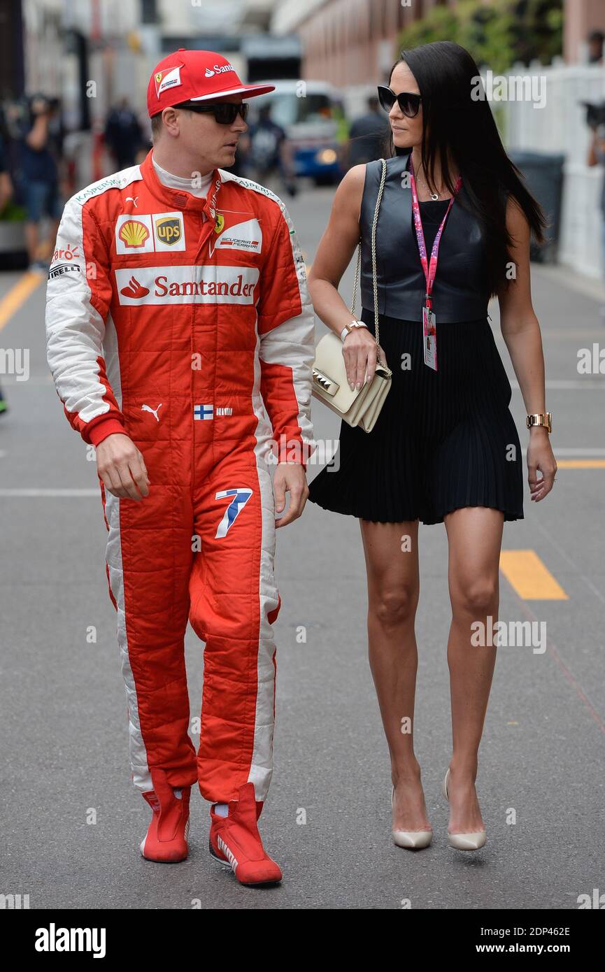 Kimi Raikkonen et sa petite amie Minttu Virtanen sont vus lors du Grand  Prix de Formule 1 de Monaco 2015 sur le circuit de Monte Carlo à Monaco, le  23 mai 2014.