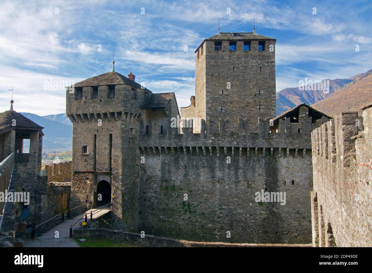 Vue sur le bâtiment intérieur de Castello Montebello (château de Montebello) à Bellinzona, Suisse Banque D'Images