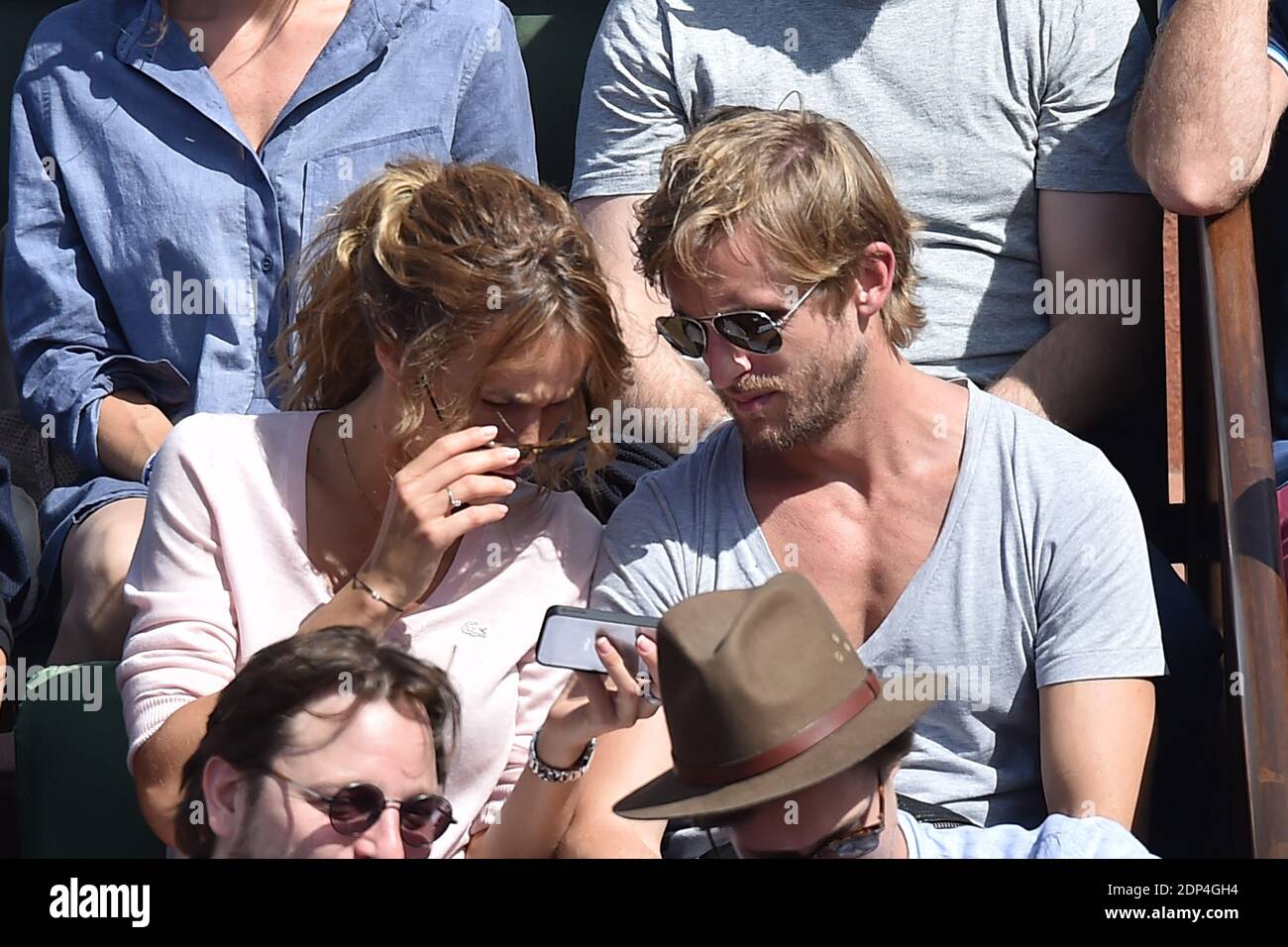 Elodie Fontan et Laurent Ballesta regardent un match lors de l'Open de tennis français à l'arène Roland-Garros à Paris, France, le 03 juin 2015. Photo de Laurent Zabulon/ABACAPRESS.COM Banque D'Images