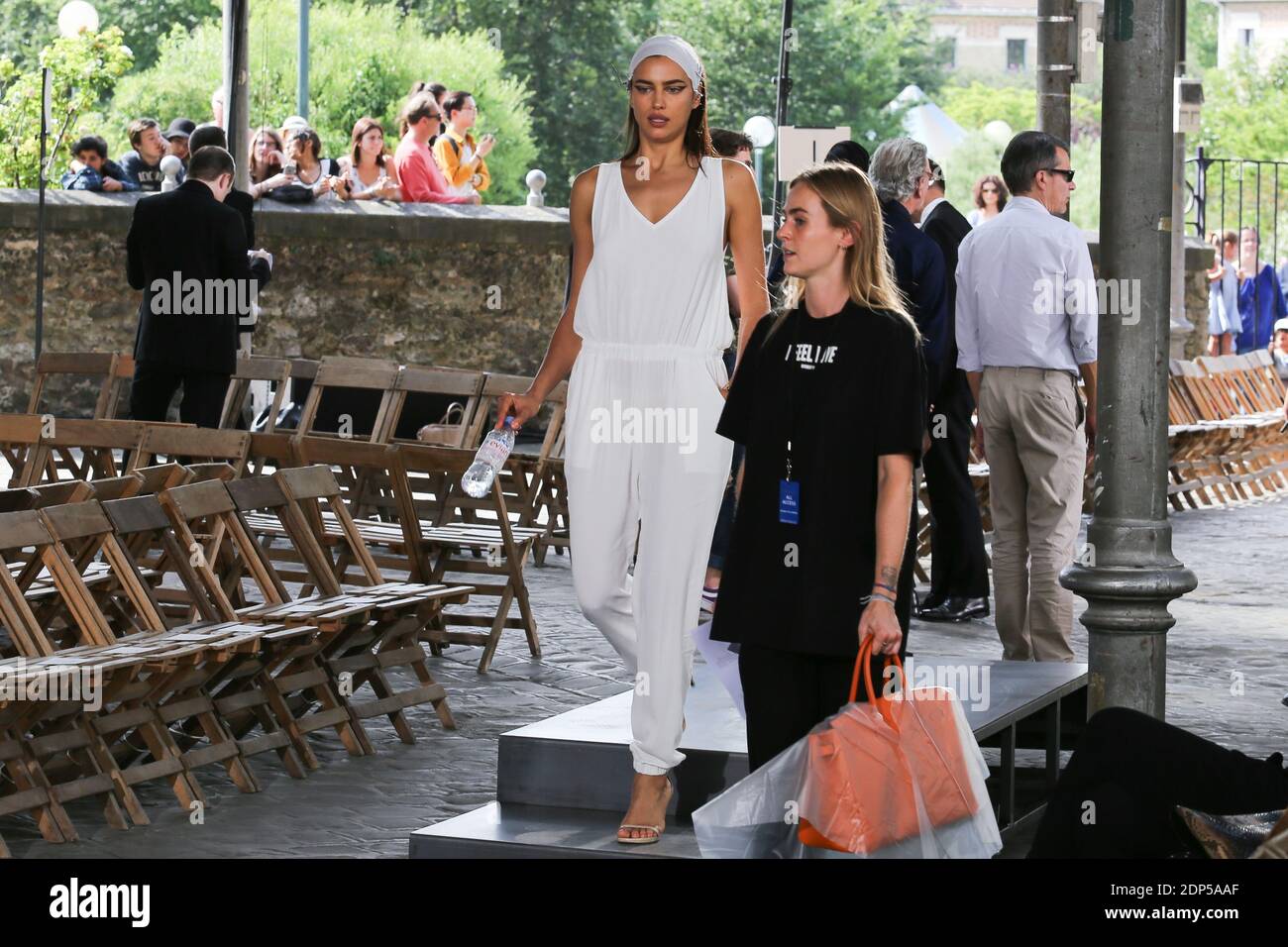 IRINA SHAYK - LES TOP MODEL AU DEFILE GIVENCHY HOMME - PRET A PORTER - FASHION WEEK DE PARIS PHOTO Par Nasser Berzane/ABACAPRESS.COM Banque D'Images