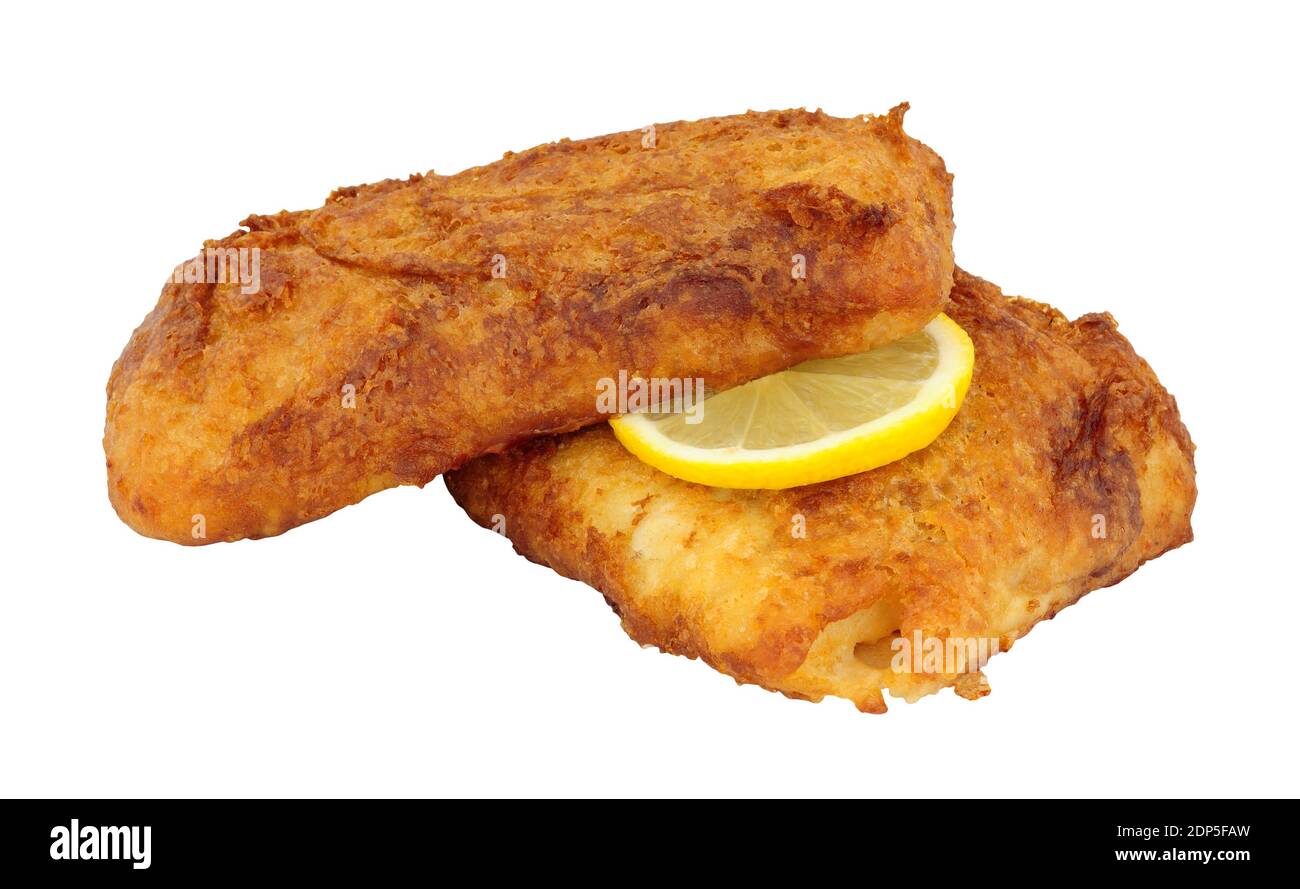 Deux filets de morue panés à la bière frite isolés sur un arrière-plan blanc Banque D'Images