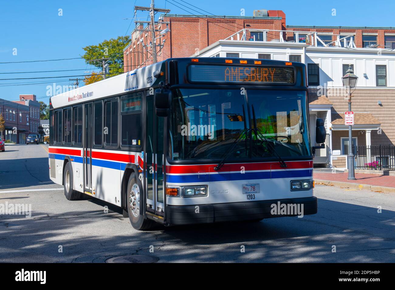 Bus public MVRTA sur Water Street dans le centre-ville de Newburyport, Massachusetts, ma, USA. MVRTA est l'Administration régionale de transport de Merrimack Valley basée à Haverh Banque D'Images