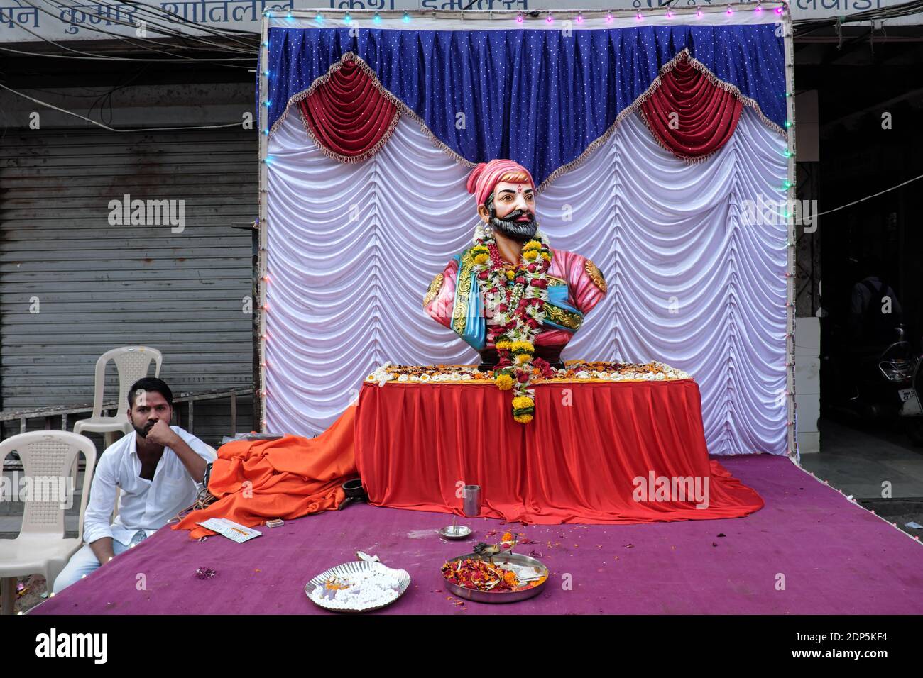 Un buste du roi-guerrier Shivaji à Mumbai, Inde, mis en place à Shivaji Jayanti, son anniversaire, une maison de vacances dans l'état régional, l'Inde Banque D'Images