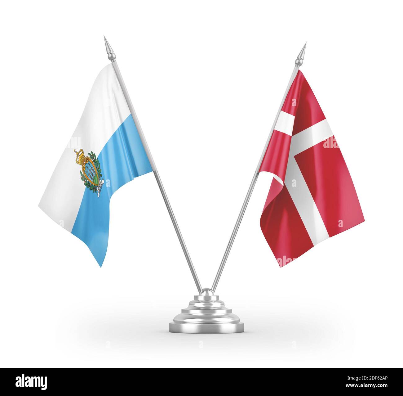 Drapeaux de table du Danemark et de Saint-Marin isolés sur la 3D blanche rendu Banque D'Images