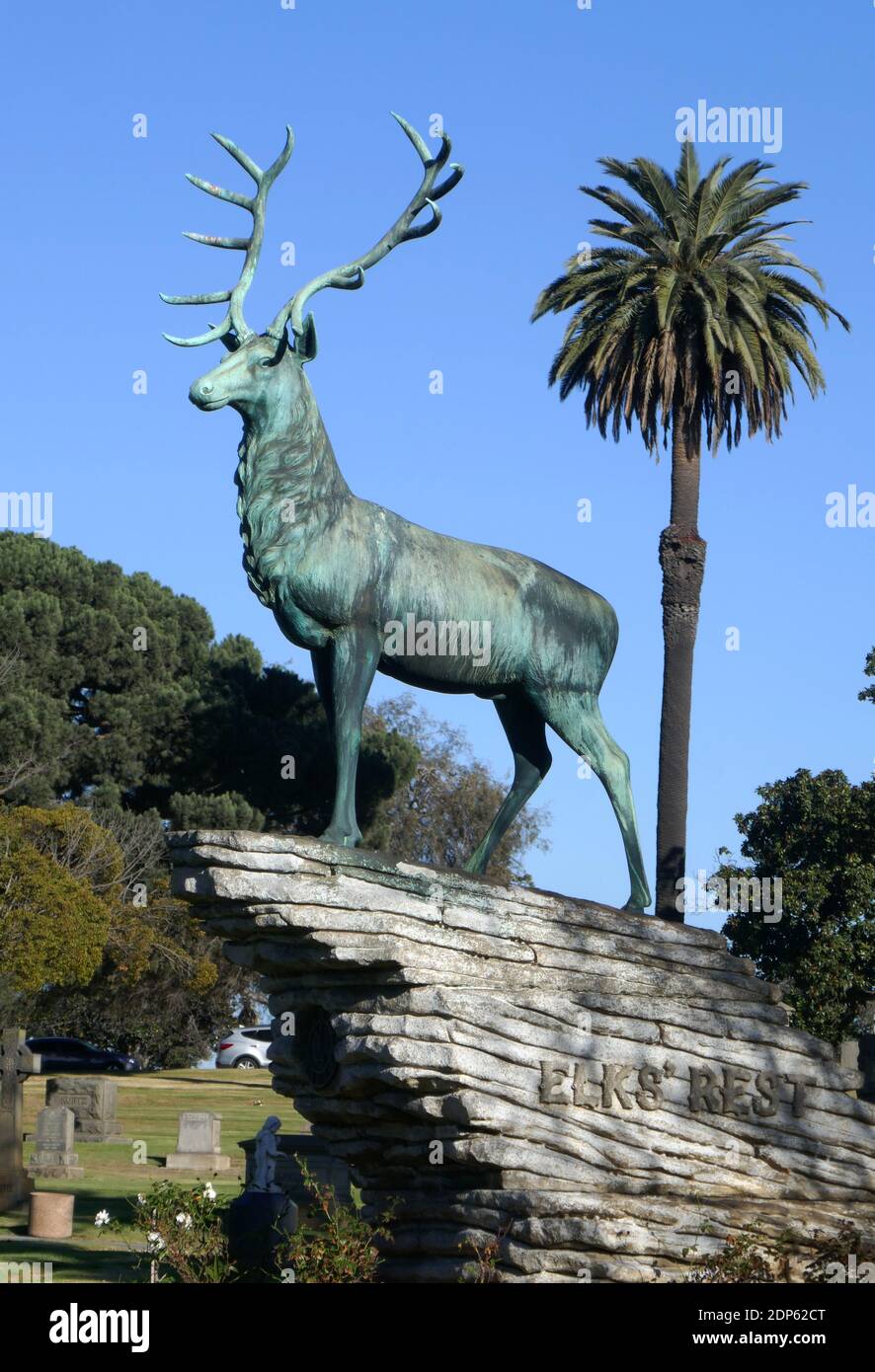 Inglewood, Californie, États-Unis 18 décembre 2020 UNE vue générale de l'atmosphère de la statue d'Elk au cimetière d'Inglewood Park le 18 décembre 2020 à Inglewood, Californie, États-Unis. Photo par Barry King/Alay stock photo Banque D'Images