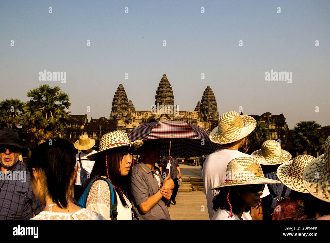 KHM - SOCIÉTÉ - TOURISME aux TEMPLES D'ANGKOR avant de voir une attraction touristique, la cité d'Angkor fut la capitale de l'empire khmer du IXèm Banque D'Images