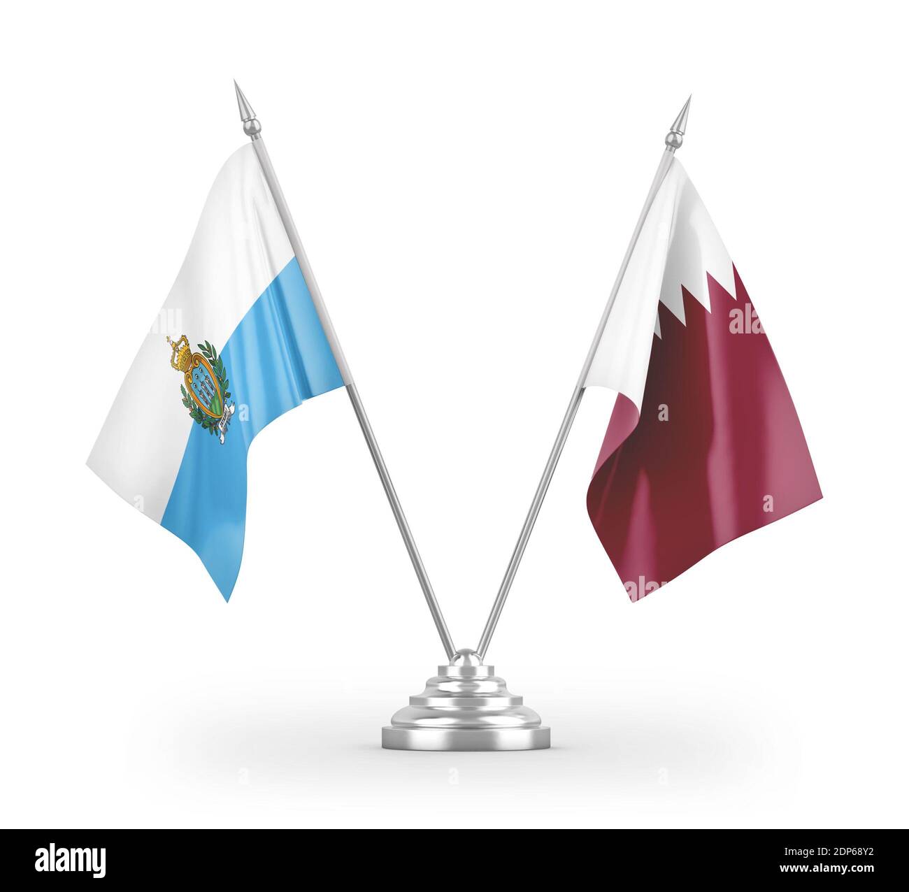 Drapeaux de table Qatar et Saint-Marin isolés sur la 3D blanche rendu Banque D'Images