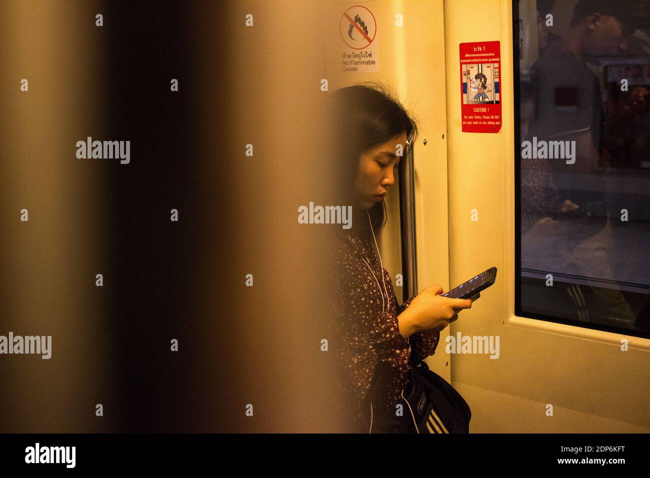 THAILANDE - LA CITÉ DES ANGES Symbole du développement de la péninse indochinée, la moderne attestation son apogée à Bangkok. Il y a un d’innombrables Banque D'Images