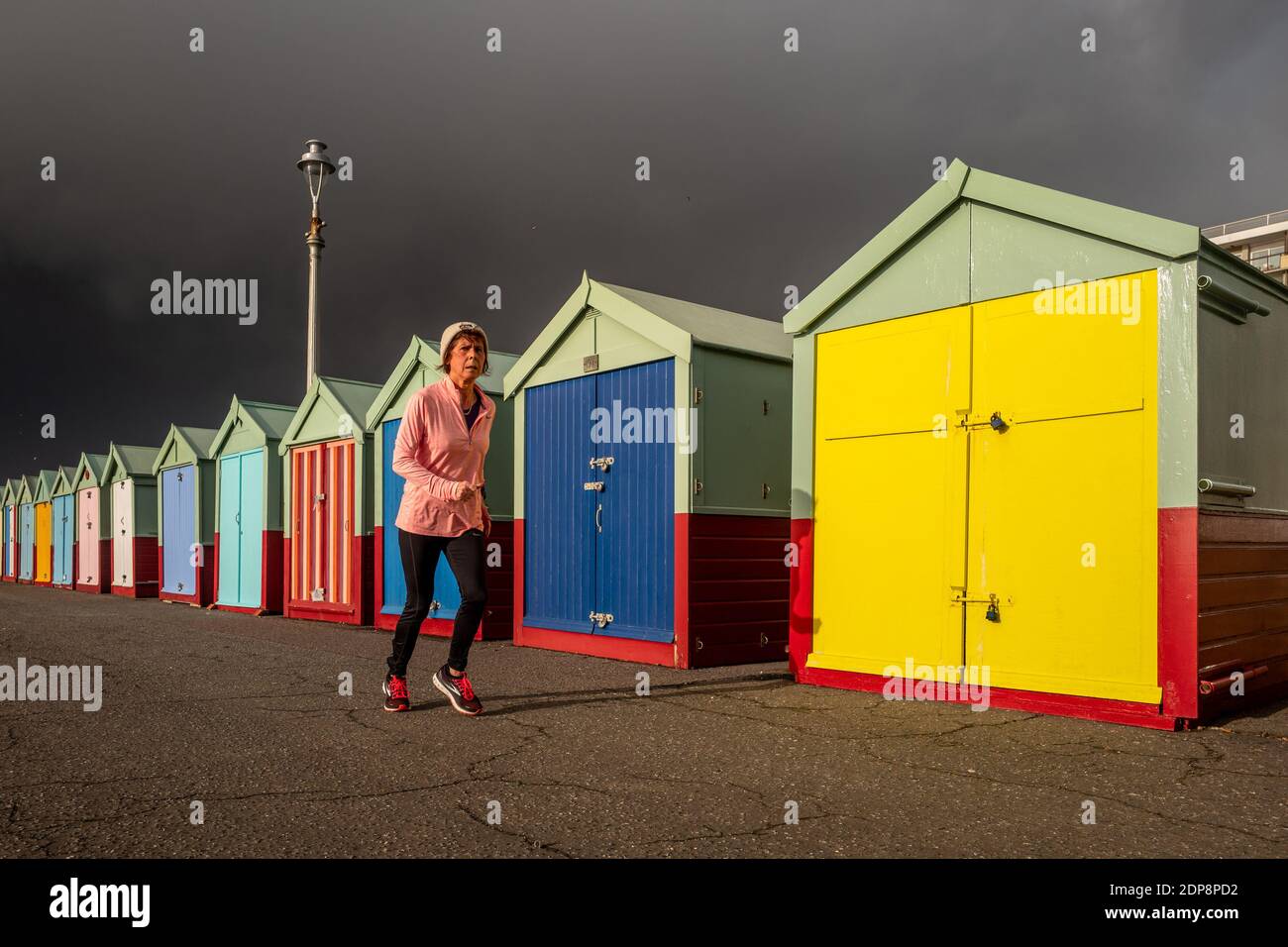 Brighton, 19 décembre 2020: Tempête et conditions changeantes sur le front de mer à Hove cet après-midi crédit: Andrew Hasson/Alay Live News Banque D'Images