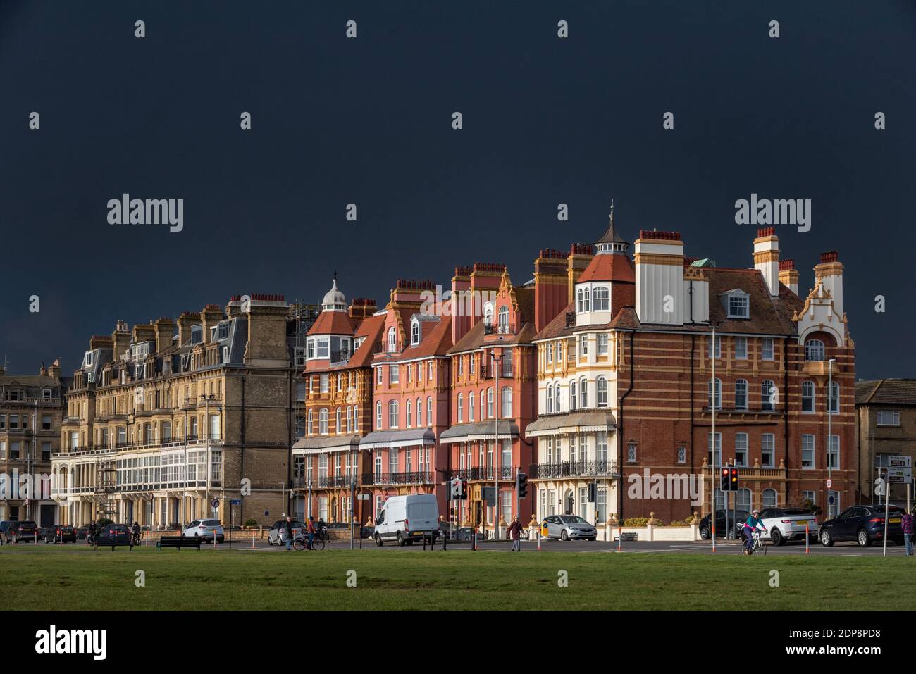 Brighton, 19 décembre 2020: Tempête et conditions changeantes sur le front de mer à Hove cet après-midi crédit: Andrew Hasson/Alay Live News Banque D'Images