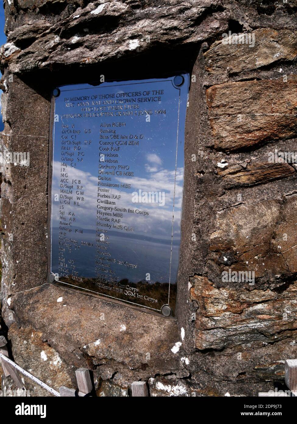 Un simple cairn mémorial aux 29 morts perdues lors de l'accident ZD576 de l'hélicoptère de la RAF Chinook en 1994, près du phare de Mull de Kintyre, à Argyll, en Écosse Banque D'Images