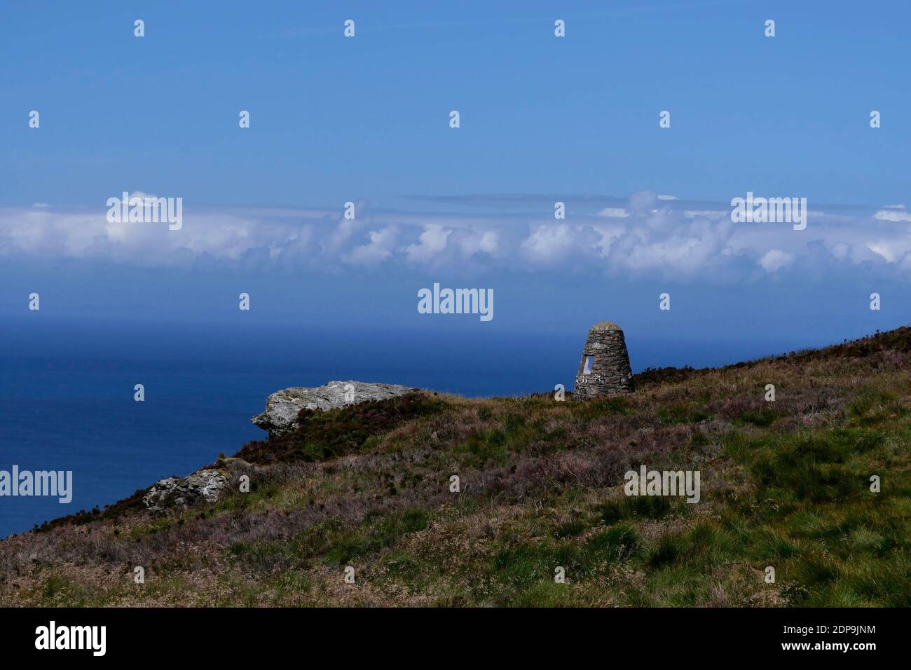 Un simple cairn mémorial aux 29 morts perdues lors de l'accident ZD576 de l'hélicoptère de la RAF Chinook en 1994, près du phare de Mull de Kintyre, à Argyll, en Écosse Banque D'Images