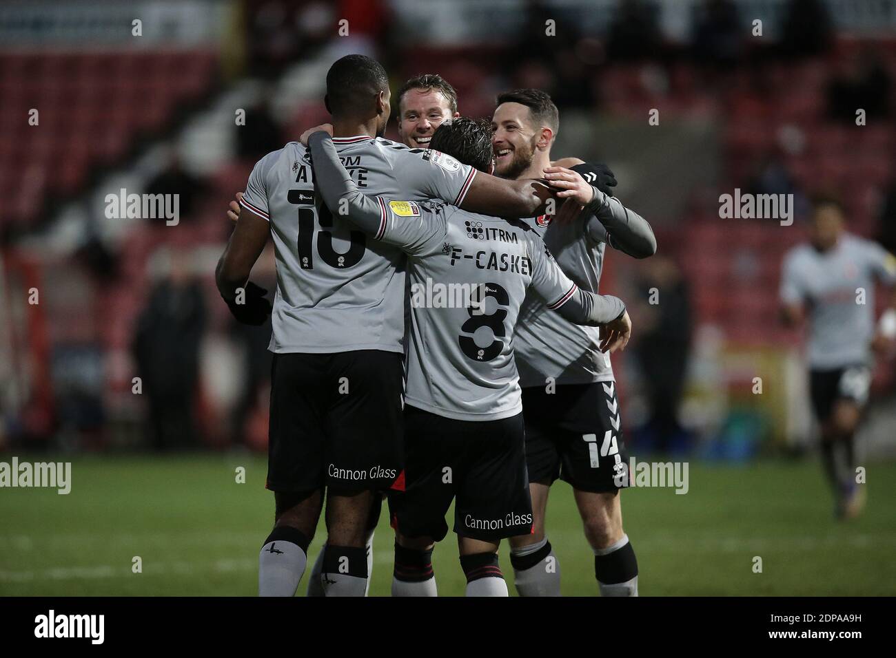 Swindon, Royaume-Uni. 19 décembre 2020. Célébration du but pour Chuks Aneke de Charlton Athletic lors du match EFL Sky Bet League 1 entre Swindon Town et Charlton Athletic au County Ground, Swindon, Angleterre, le 19 décembre 2020. Photo de Dave Peters. Utilisation éditoriale uniquement, licence requise pour une utilisation commerciale. Aucune utilisation dans les Paris, les jeux ou les publications d'un seul club/ligue/joueur. Crédit : UK Sports pics Ltd/Alay Live News Banque D'Images