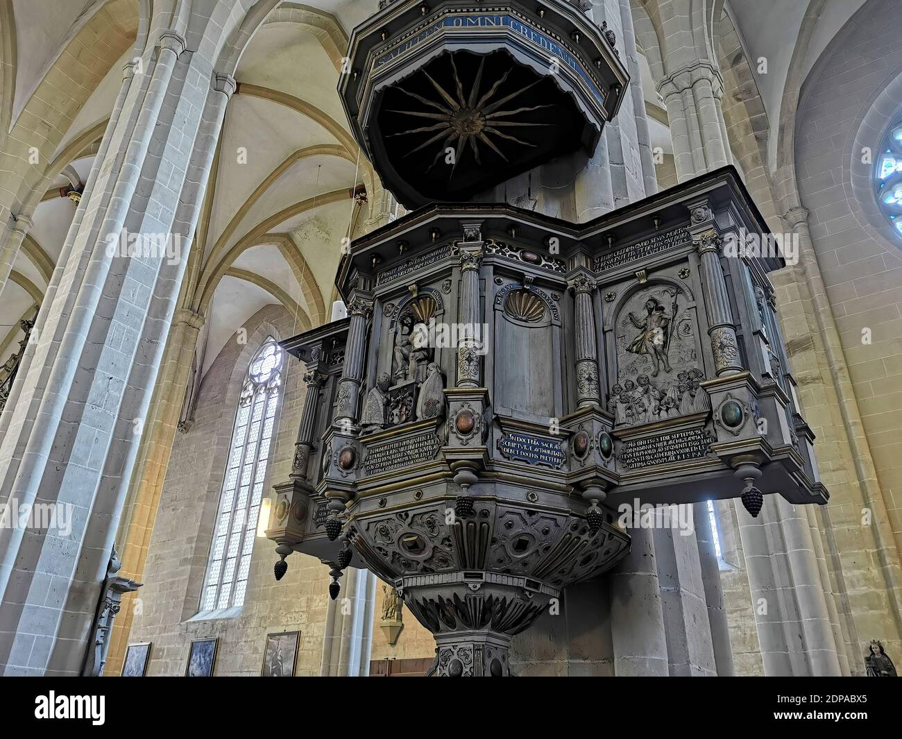 Chaire dans l'église Severi sur le Domberg, Erfurt, Thuringe, Allemagne / Kanzel dans le Severikirche am Domberg, Erfurt, Thüringen, Allemagne Banque D'Images