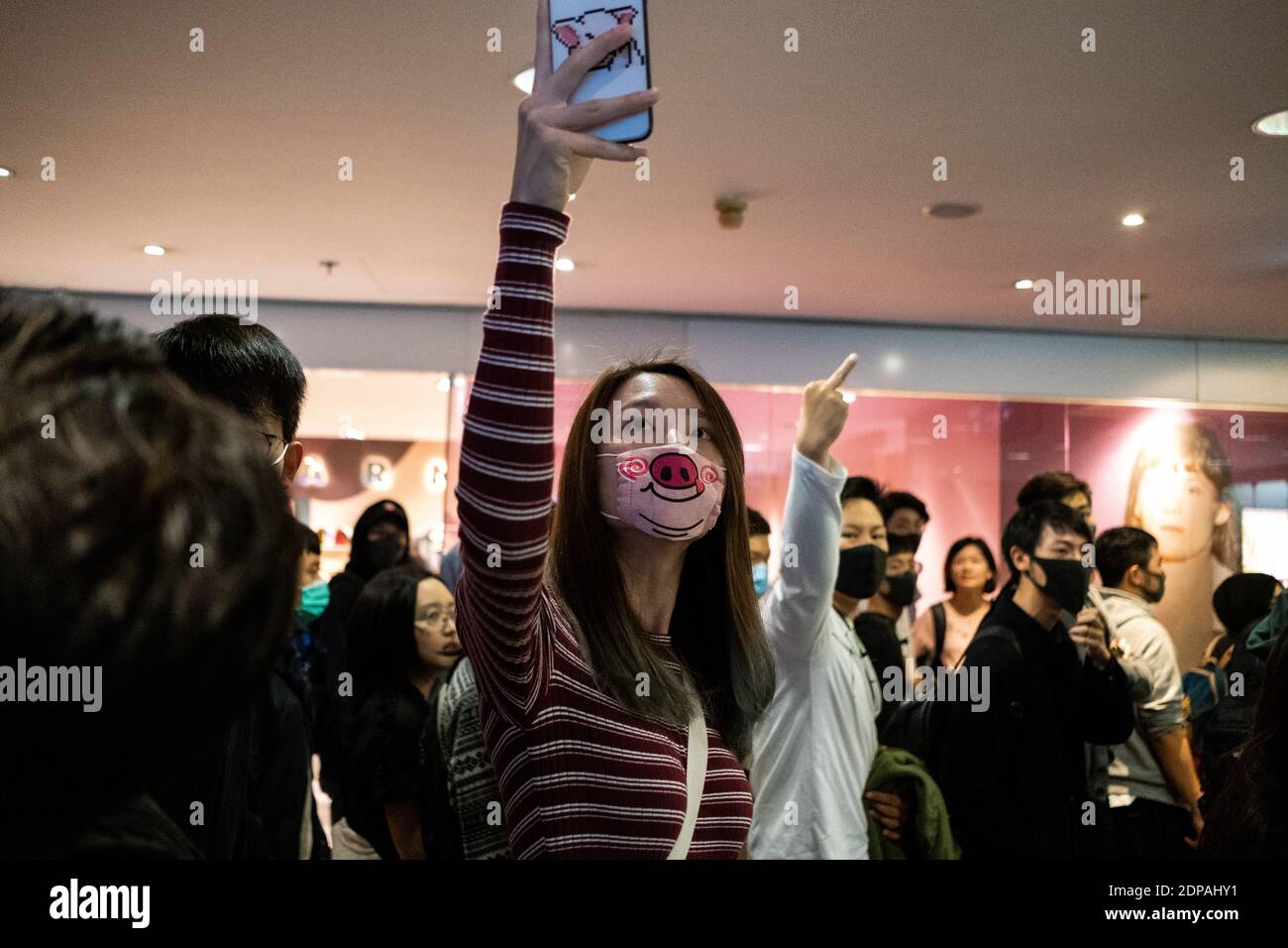 HONG KONG - PROTESTATION - SHOPPING DE NOEL manifestation avec de forts interventions poligières dans le centre commercial. HONG KONG - MANIFESTATION - NOËL S. Banque D'Images