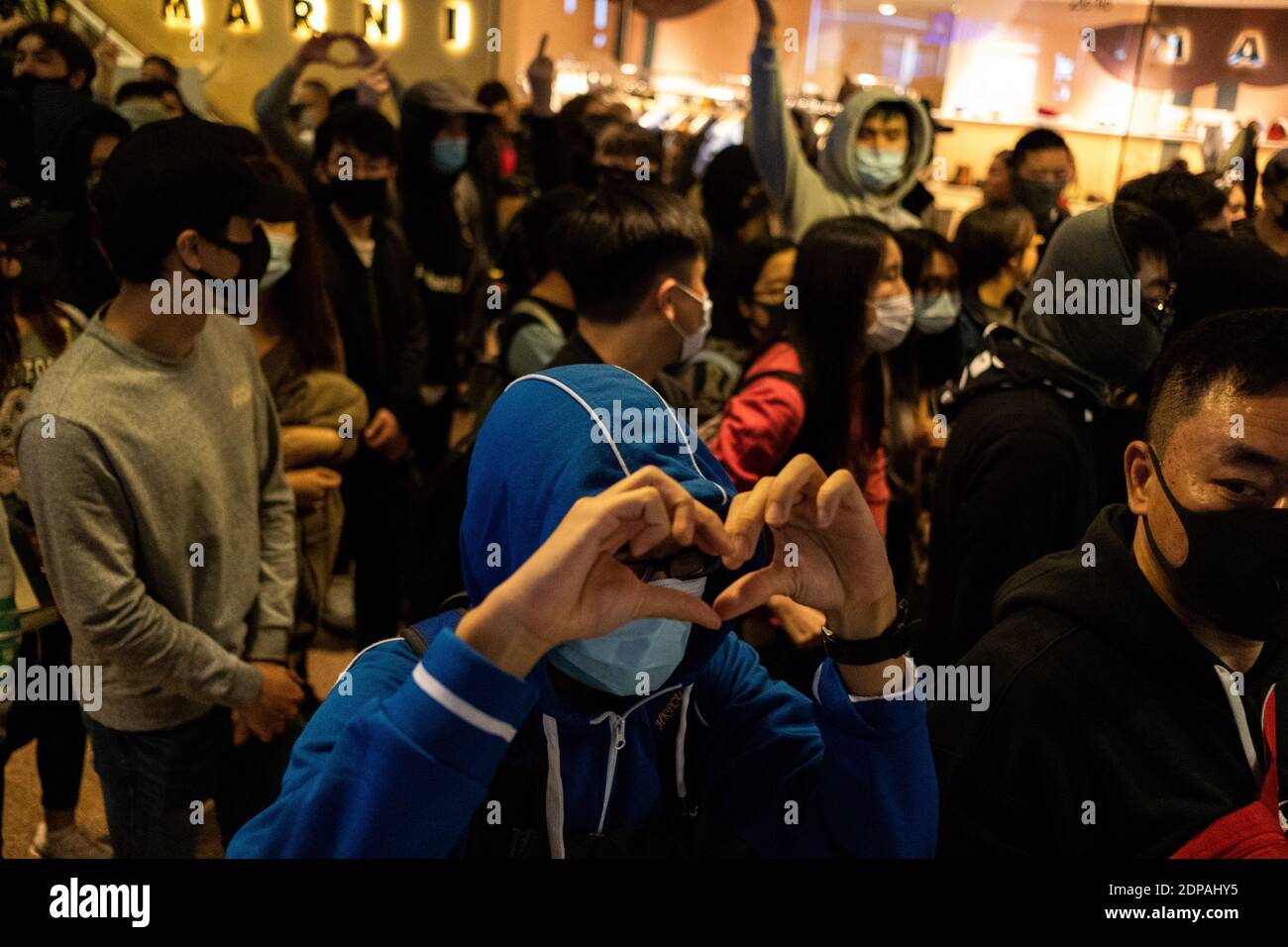 HONG KONG - PROTESTATION - SHOPPING DE NOEL manifestation avec de forts interventions poligières dans le centre commercial. HONG KONG - MANIFESTATION - NOËL S. Banque D'Images
