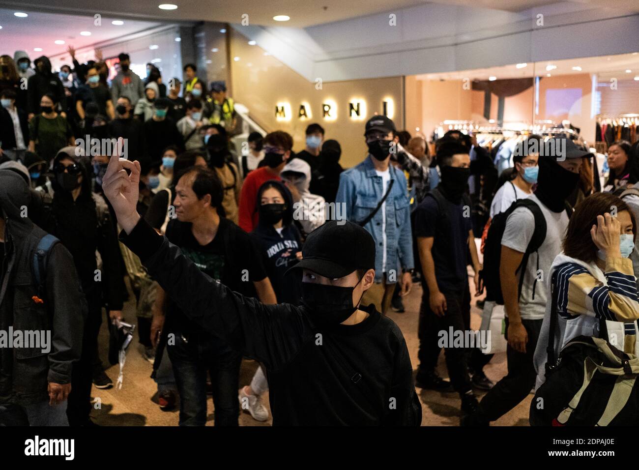 HONG KONG - PROTESTATION - SHOPPING DE NOEL manifestation avec de forts interventions poligières dans le centre commercial. HONG KONG - MANIFESTATION - NOËL S. Banque D'Images