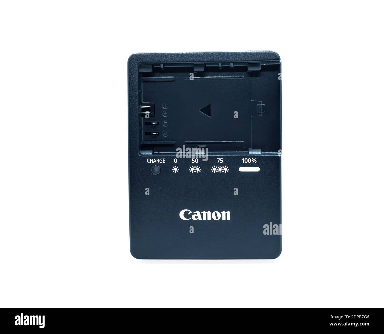 Chargeur de batterie Canon EOS 5D Mark iv isolé sur blanc arrière-plans Banque D'Images