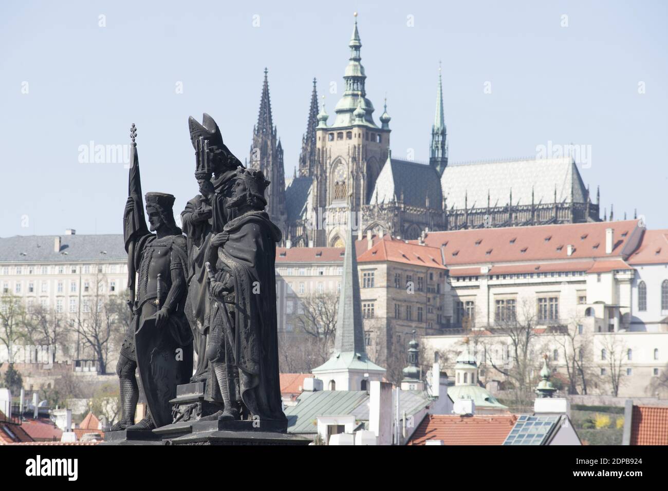 Une vue rapprochée des statues de Saint-Norbert, Saint-Vaclav et Saint-Sigismund à Prague, en République tchèque Banque D'Images
