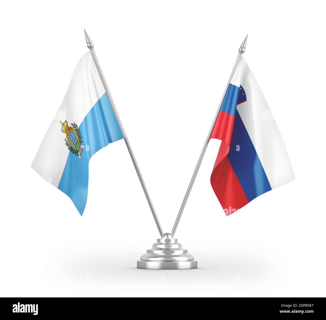 Drapeaux de table de Slovénie et de Saint-Marin isolés en 3D blanche rendu Banque D'Images