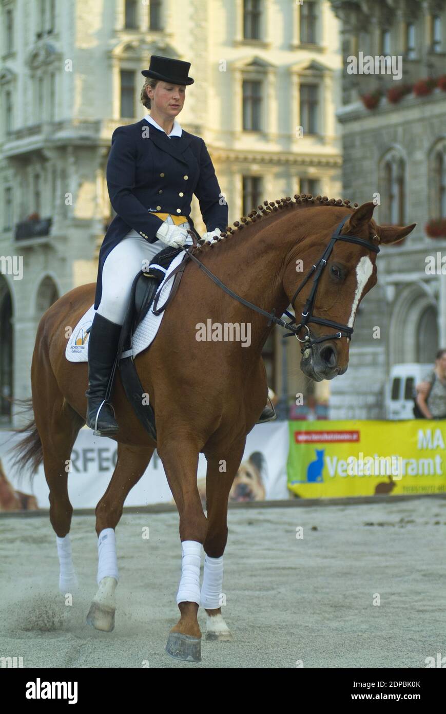 Vienne, Autriche. 14 juin 2007. Journées de bien-être des animaux à Vienne à Rathausplatz. Équitation avec des vêtements traditionnels. Banque D'Images