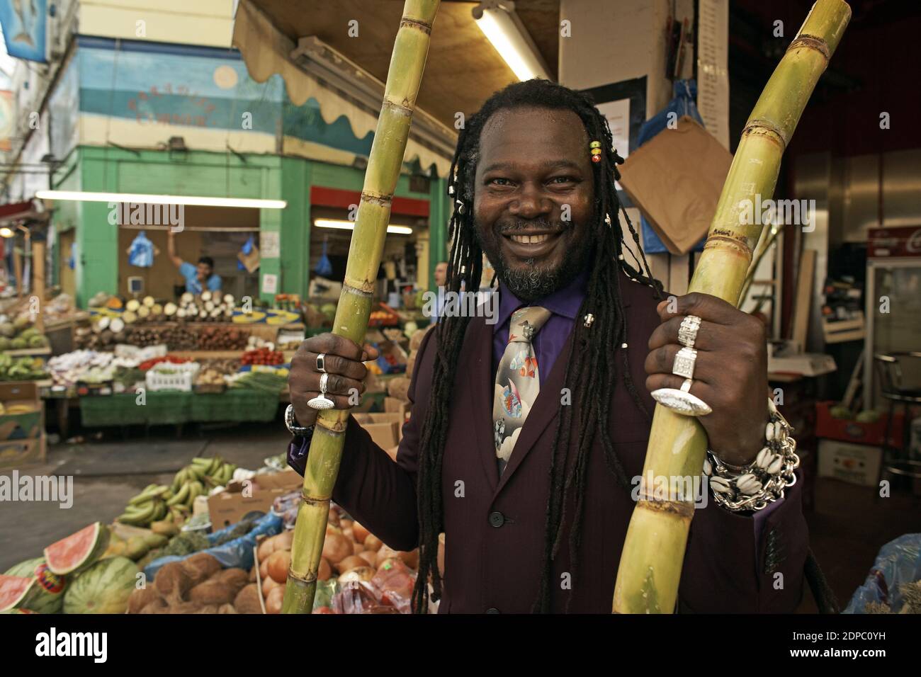 Levi racines, musicien, chef, entrepreneur et multimillionnaire. Photographié dans le marché de Brixton. Banque D'Images