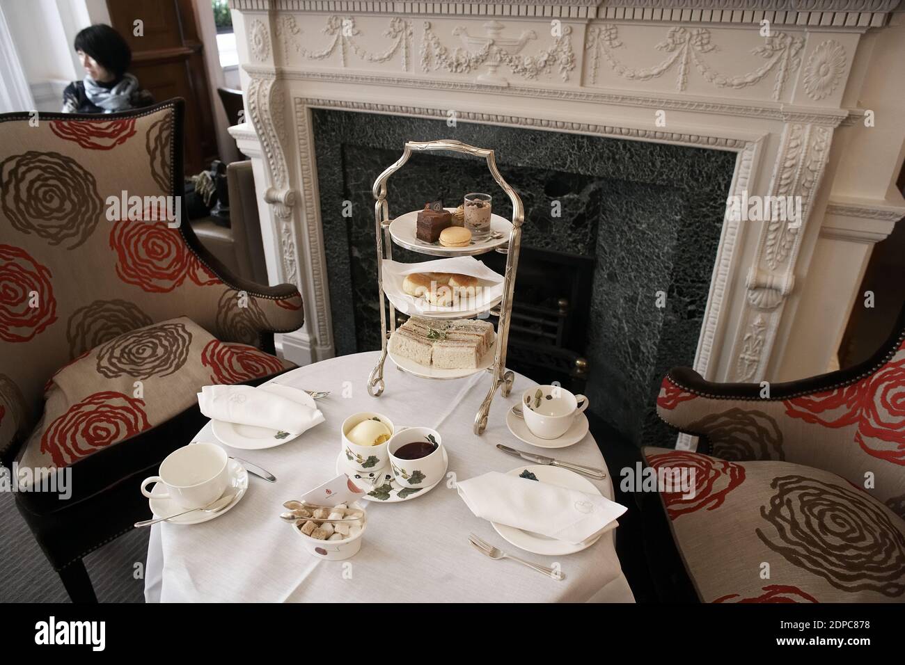 GRANDE-BRETAGNE / Angleterre / Londres /Brown's Hotel thé de l'après-midi au Browns Hotel à Mayfair, Londres, Royaume-Uni Banque D'Images