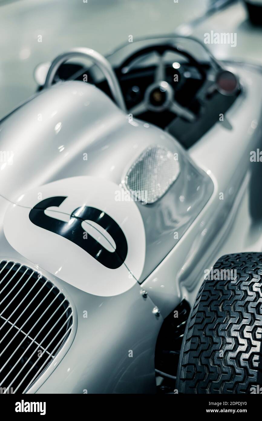 STUTTGART, Allemagne 6 mars 2020 : la Porsche 718/2 (2-02) Formule 2 1960. Ce succès 718 /2 remporte le Cha non officiel de Formule 2 Manufacturers World Banque D'Images