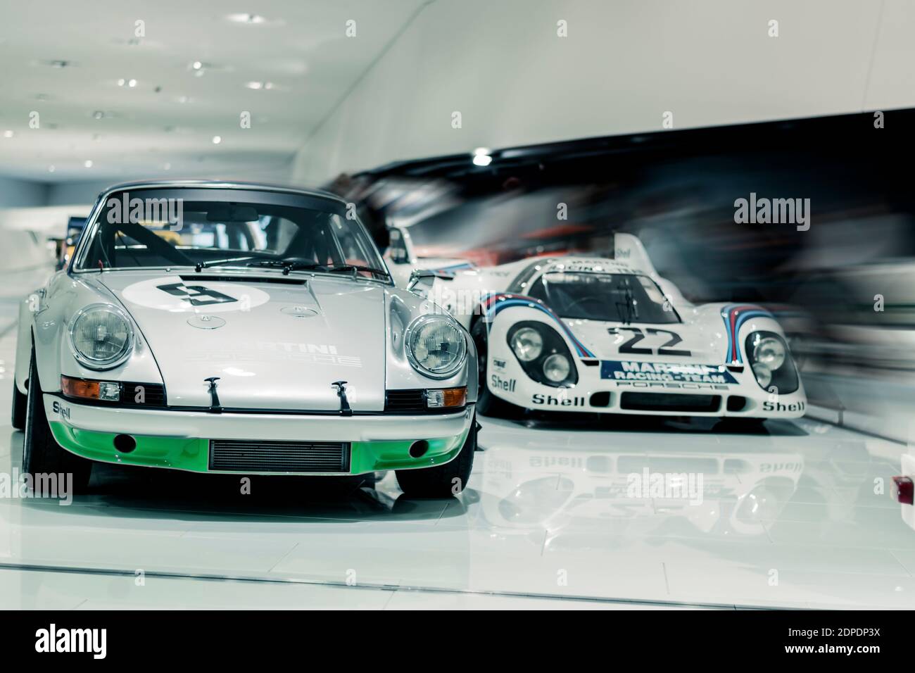 STUTTGART, Allemagne 6 mars 2020 : la Porsche 911 Carrera RSR 1973 №9 au musée Porsche. Banque D'Images