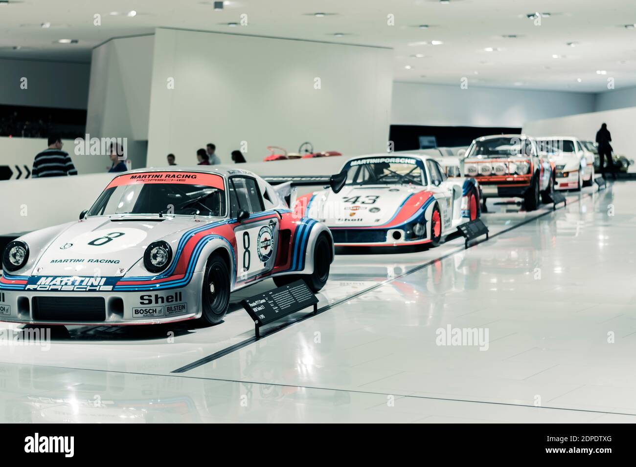 STUTTGART, Allemagne 6 mars 2020 : la Porsche 911 Carrera RSR Turbo 2.1 1974 №8 au musée Porsche. Banque D'Images