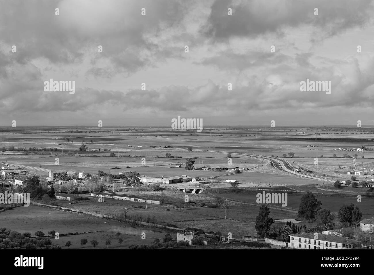 Une photo en niveaux de gris d'un paysage près d'Oropesa, Espagne Banque D'Images