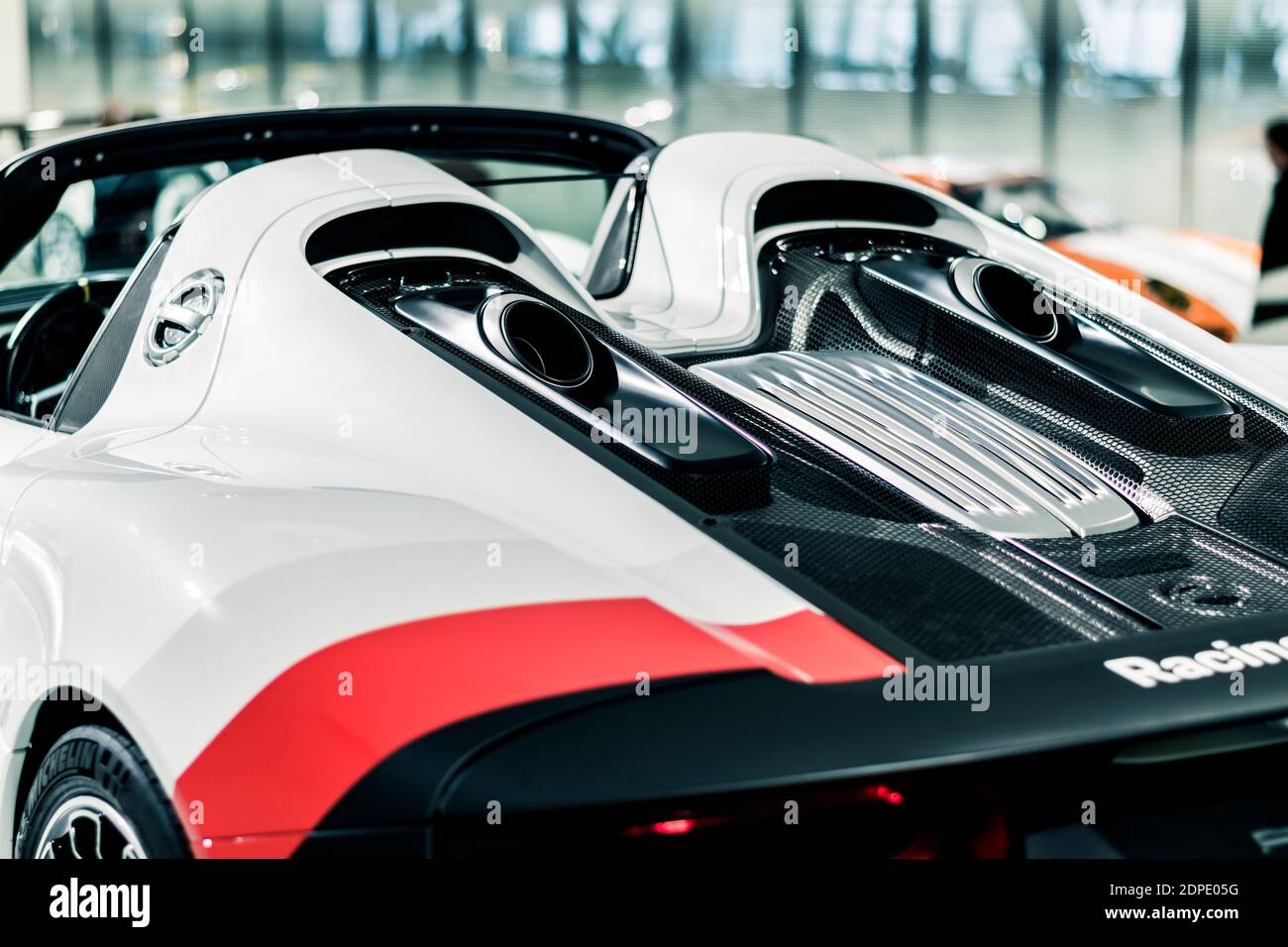 STUTTGART, Allemagne 6 mars 2020 : la Porsche 918 Spyder dans le musée Porsche. Vue arrière Banque D'Images