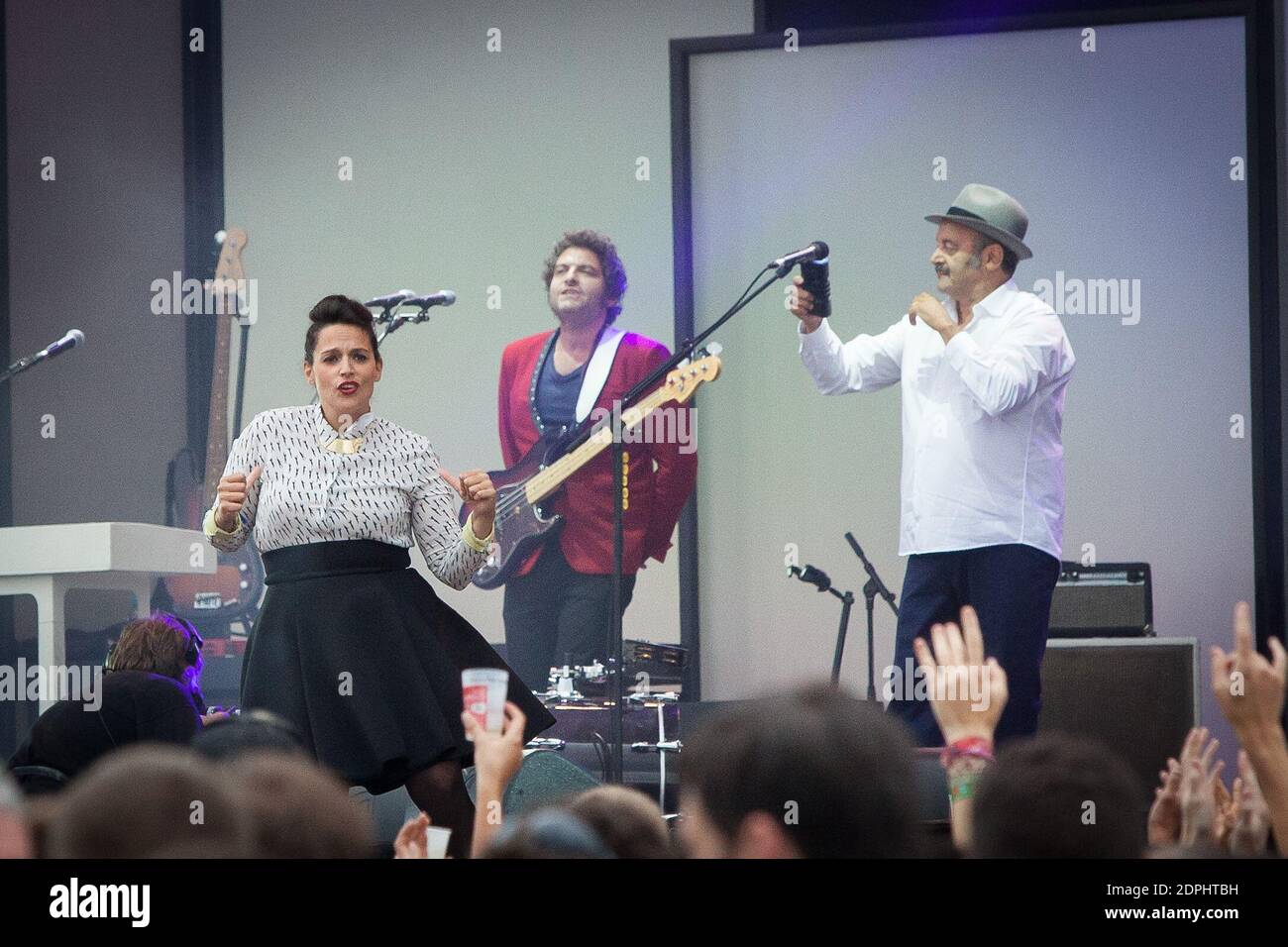 Anna Chedid, Matthieu Chedid et Louis Chedid se sont performances sur scène pendant la tête de lHumanite à la Courneuve, banlieue parisienne, France, le 13 septembre 2015. La Fete de lHumanite est un événement politique et un festival de musique organisé par le Parti communiste français (PCF). Photo par Audrey Poree/ ABACAPRESS.COM Banque D'Images