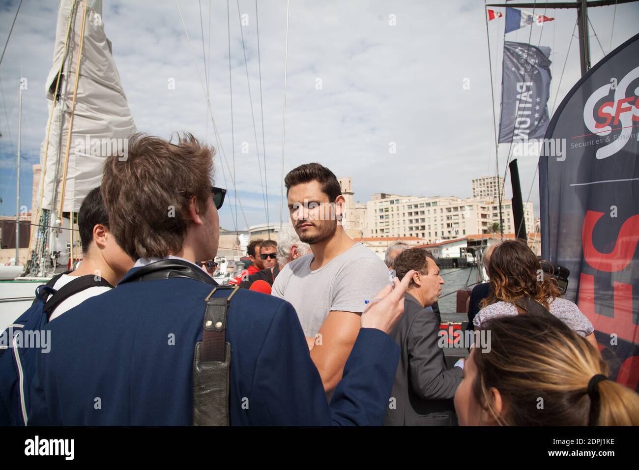 Le nageur français Florent Manadou christens voilier SFS II avec son skipper Lionel Pean, dans le cadre de la 25ème coupe Juris, au Village nautique de la coupe Juris à Marseille, France, le 17 septembre 2015. Photo de Franck Bessiere/ABACAPRESS.COM Banque D'Images